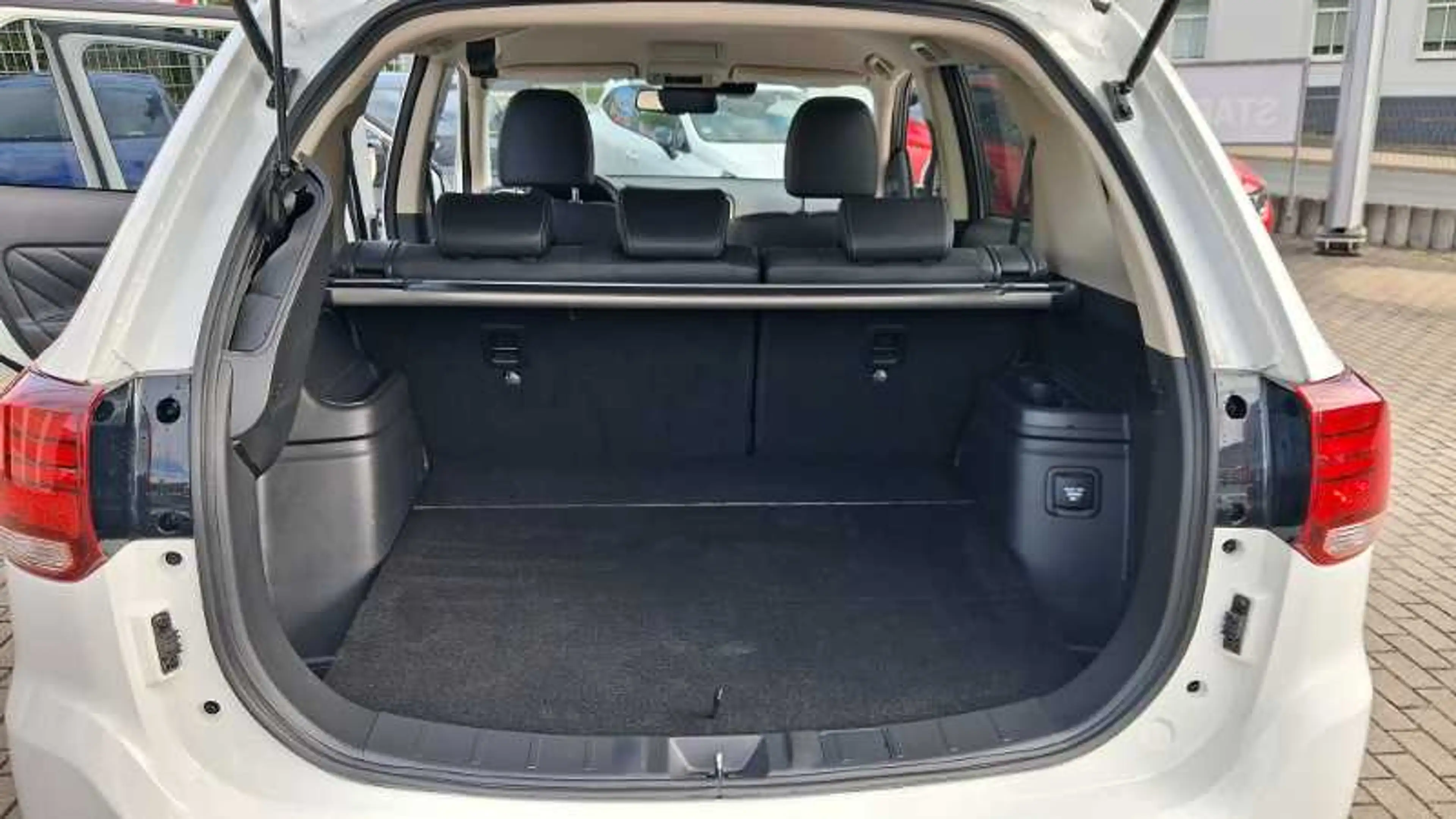 Mitsubishi Outlander PHEV PLUS FA-Paket 360°Kam,LED,Standheizg,AHK — photo 15