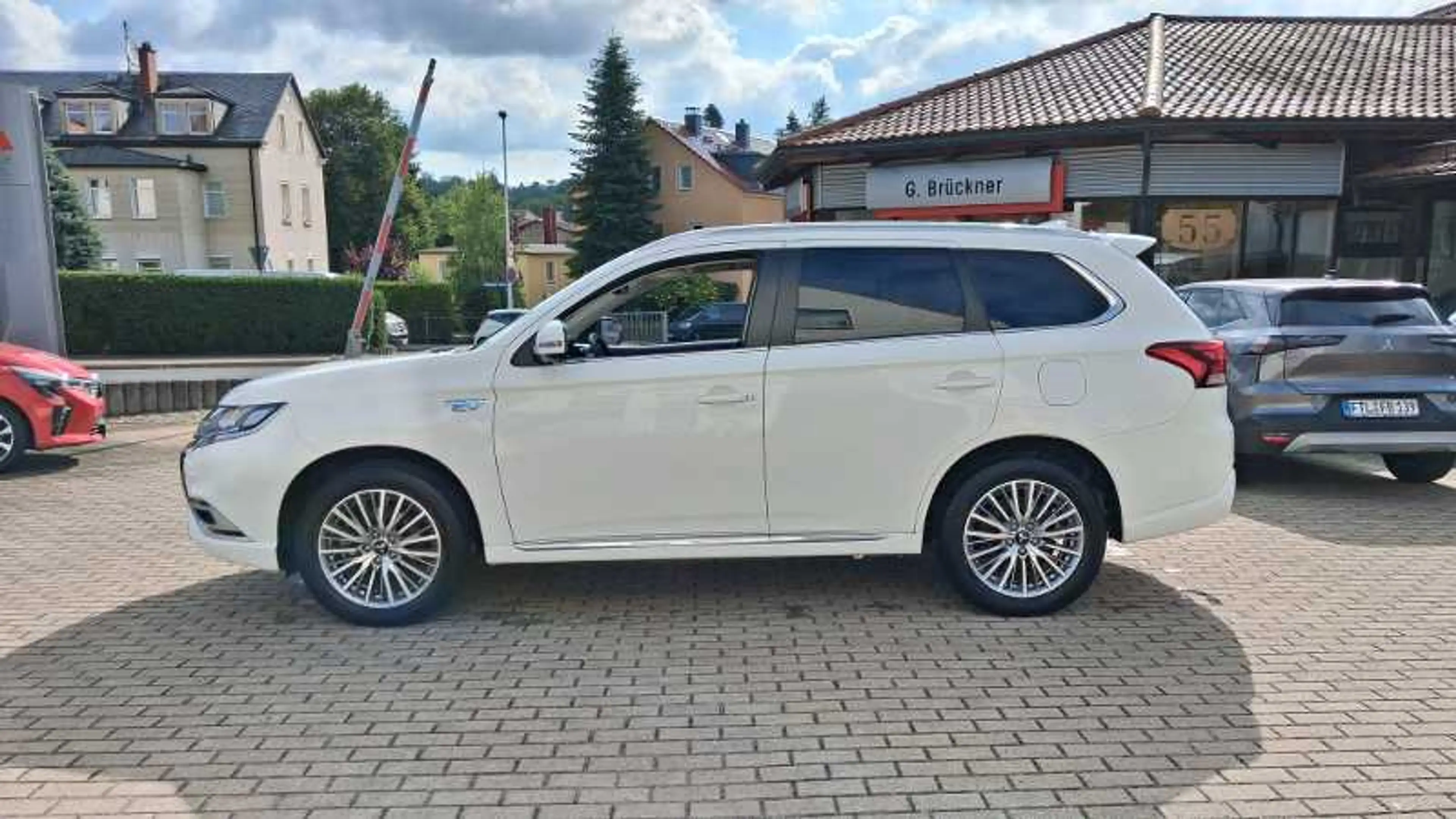 Mitsubishi Outlander PHEV PLUS FA-Paket 360°Kam,LED,Standheizg,AHK — photo 8