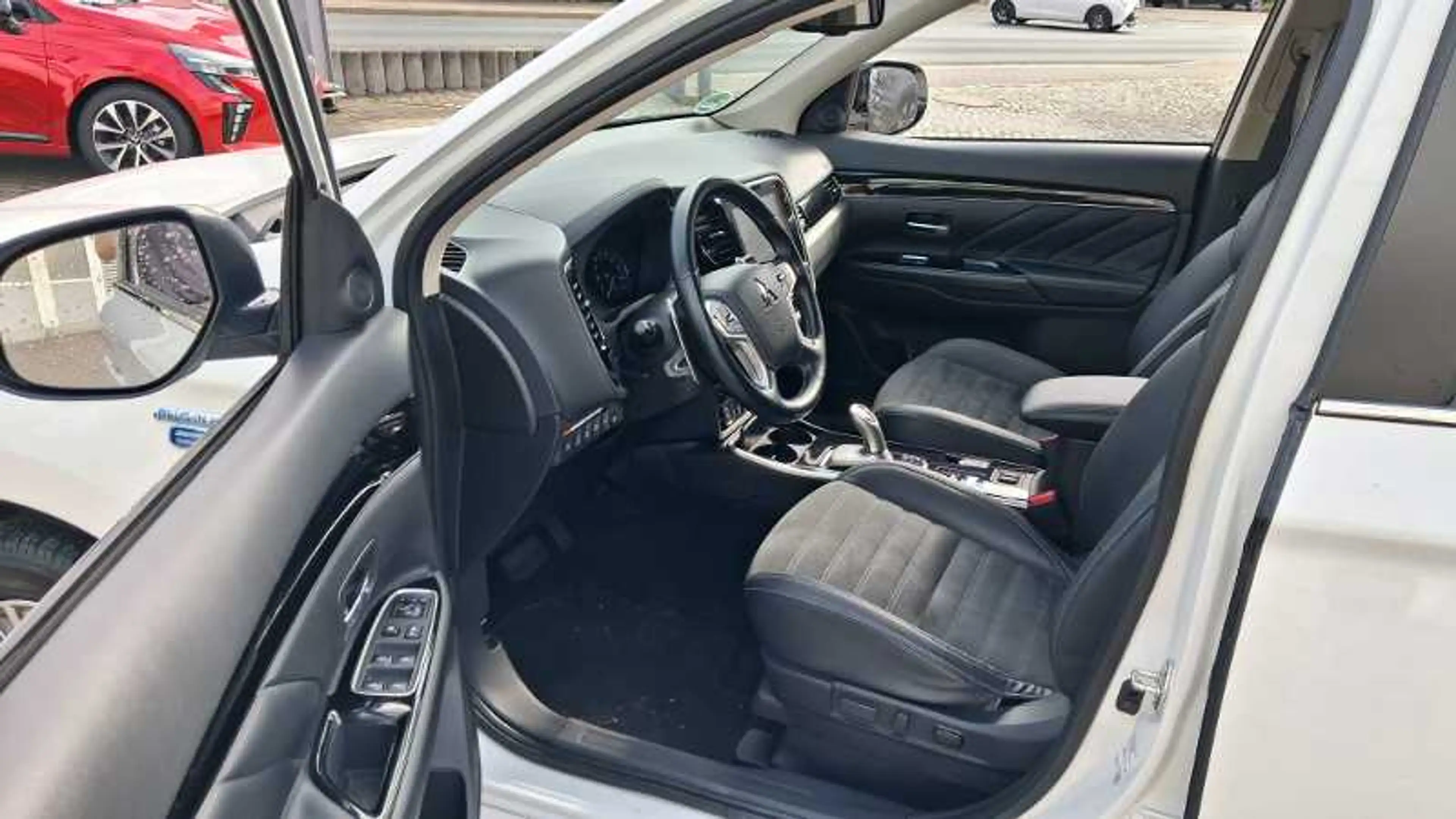 Mitsubishi Outlander PHEV PLUS FA-Paket 360°Kam,LED,Standheizg,AHK — photo 9