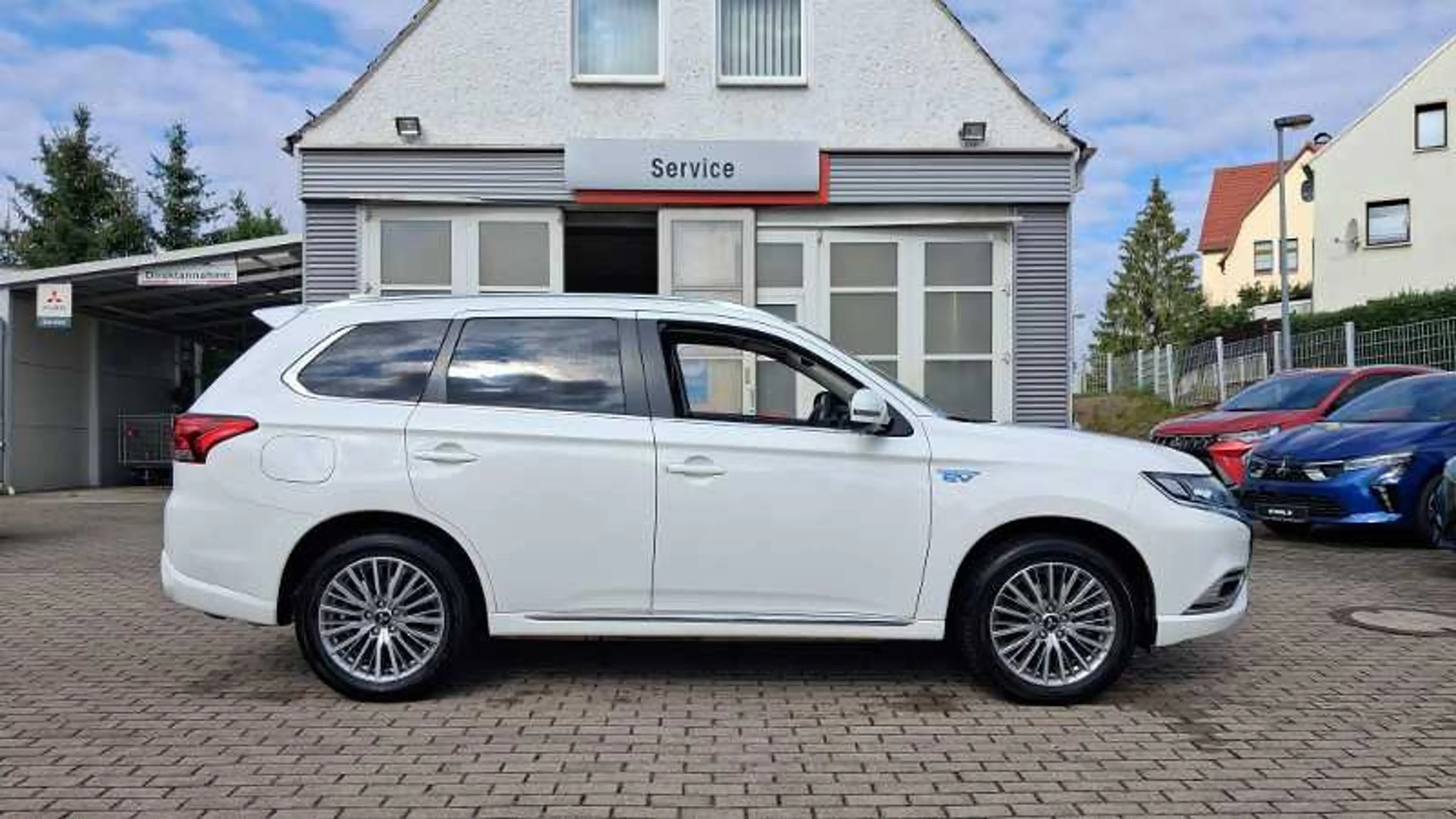 Mitsubishi Outlander PHEV PLUS FA-Paket 360°Kam,LED,Standheizg,AHK — photo 4