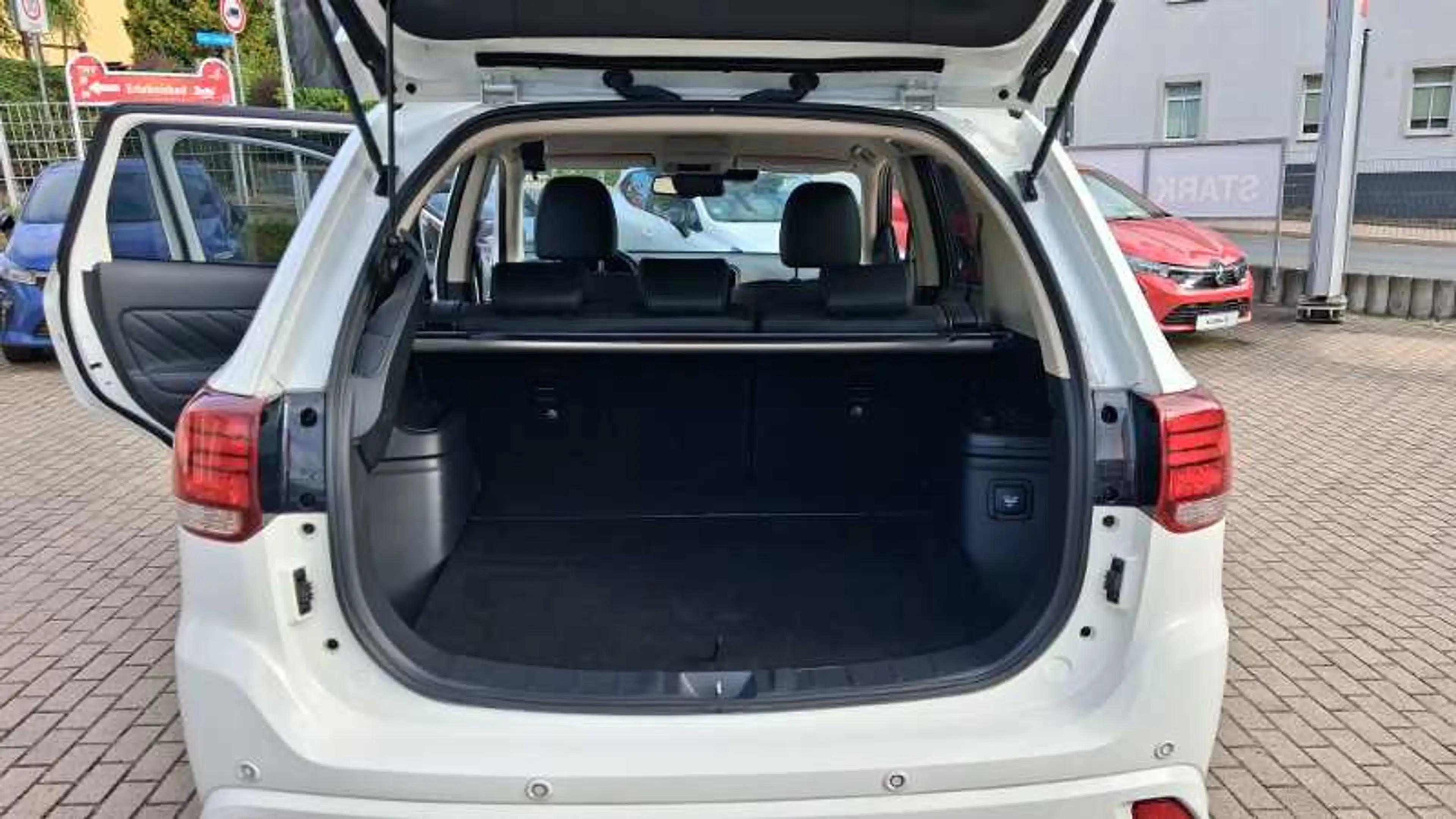 Mitsubishi Outlander PHEV PLUS FA-Paket 360°Kam,LED,Standheizg,AHK — photo 14