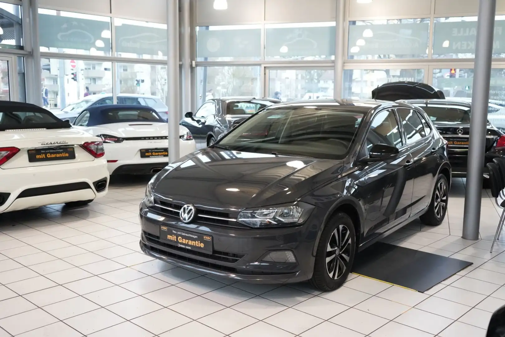 Volkswagen Polo VI IQ.DRIVE Automatik *Navi *PDC Grau - 2