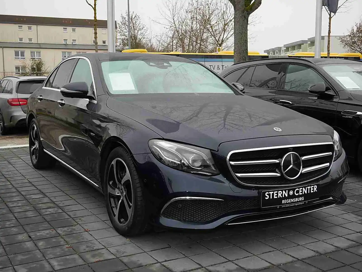 Mercedes-Benz E 220 d 4MATIC++SportStyle-Avantgarde++DISTRONIC Bleu - 2