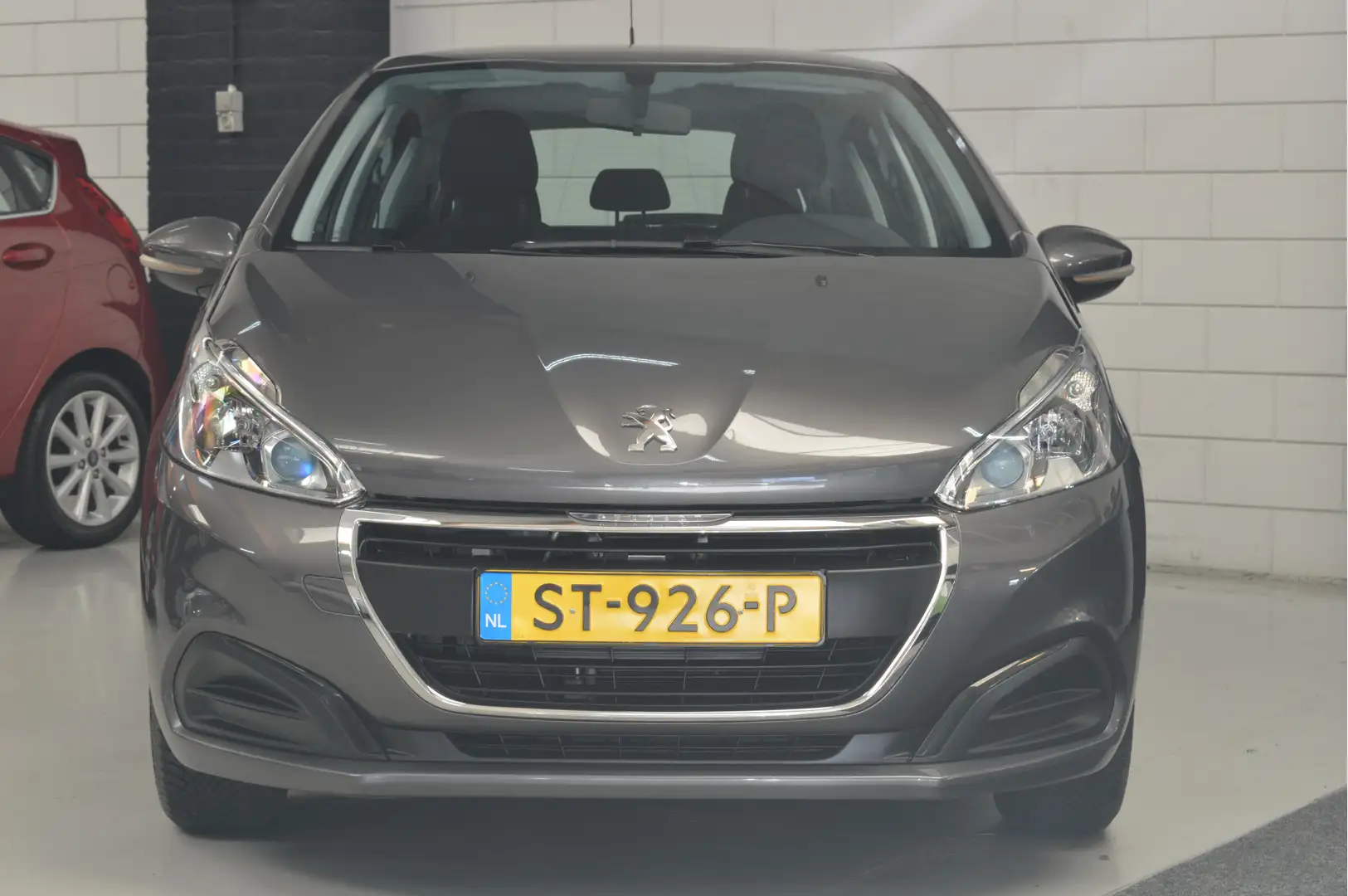 Peugeot 208 1.2 PureTech Active // 42.000 km // AIRCO // CRUIS Grijs - 2