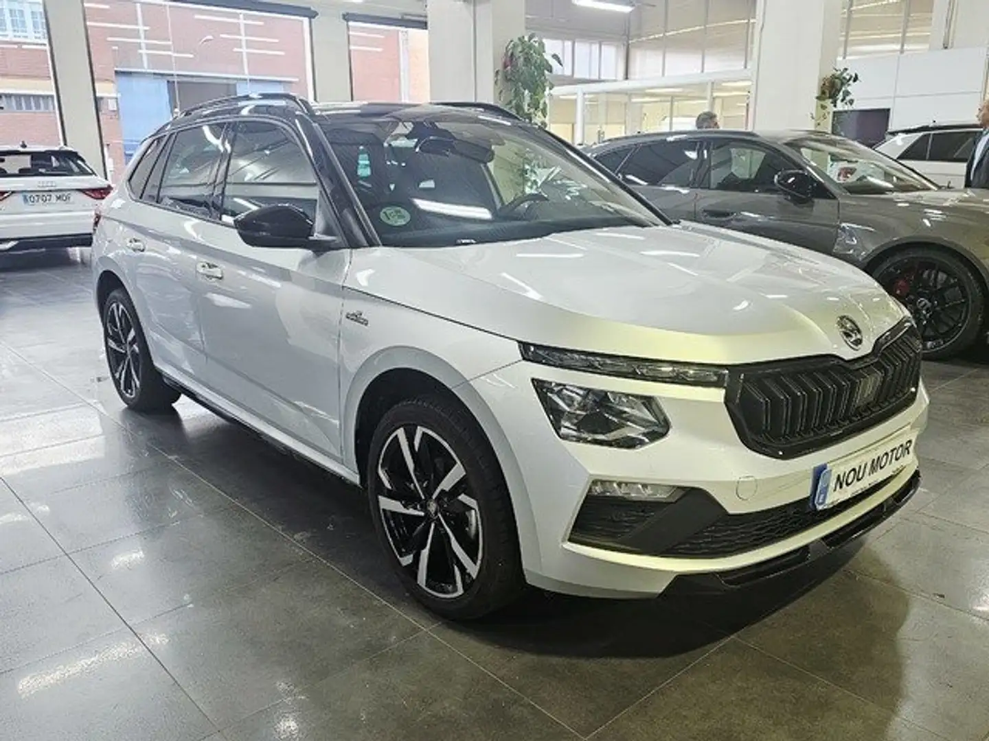 Skoda Kamiq 1.5 TSI Monte Carlo DSG7 110kW Gris - 2