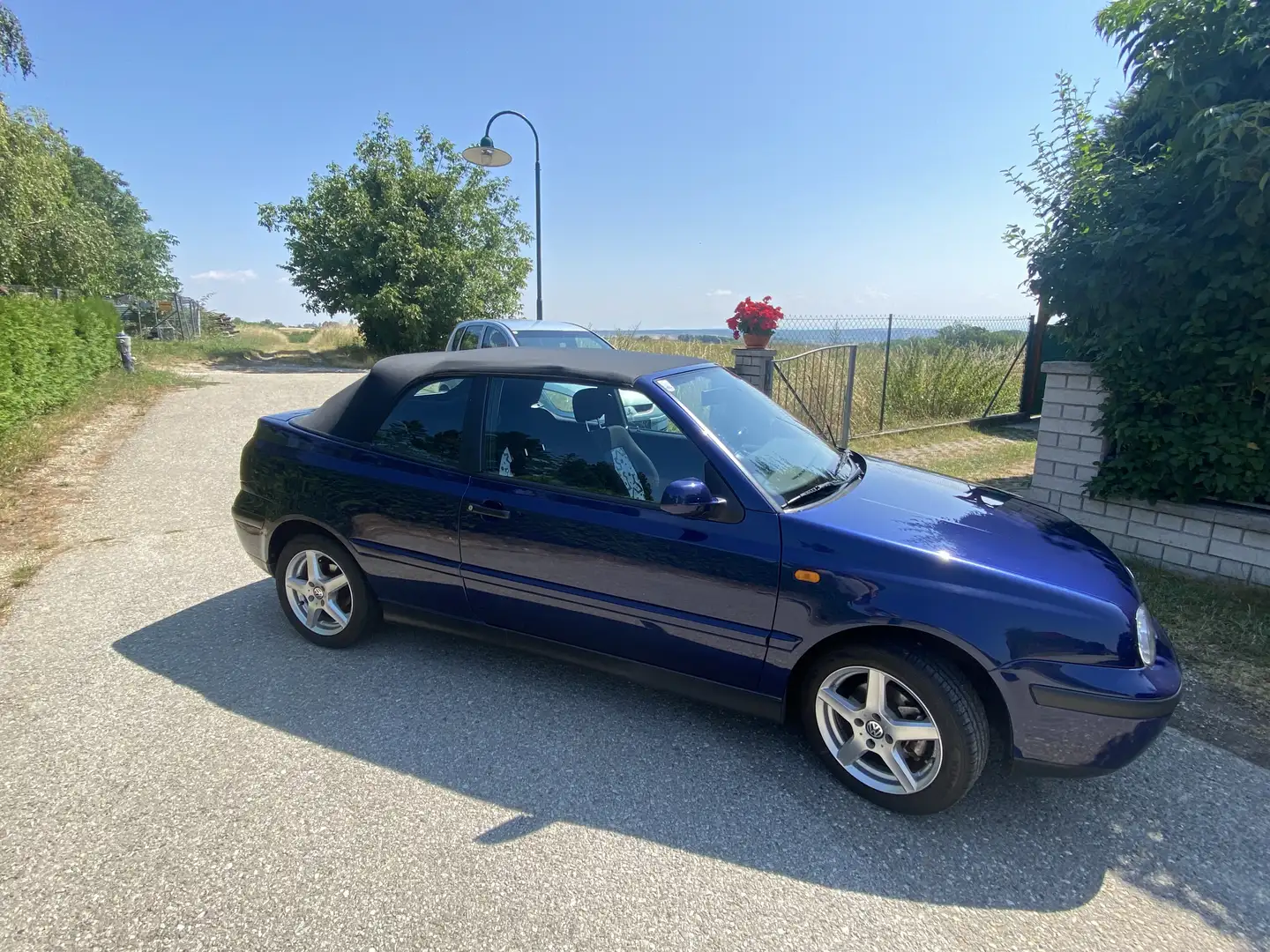 Volkswagen Golf Cabriolet Cabrio Trendline - 2