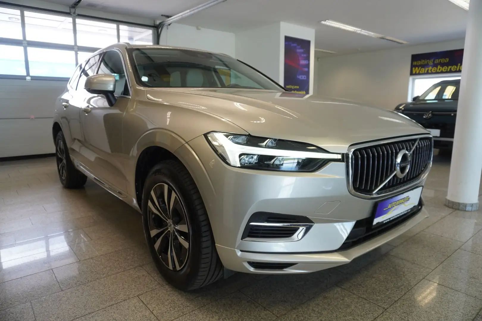Volvo XC60 T6 AWD PHEV Expression Aut./Pano Silber - 2