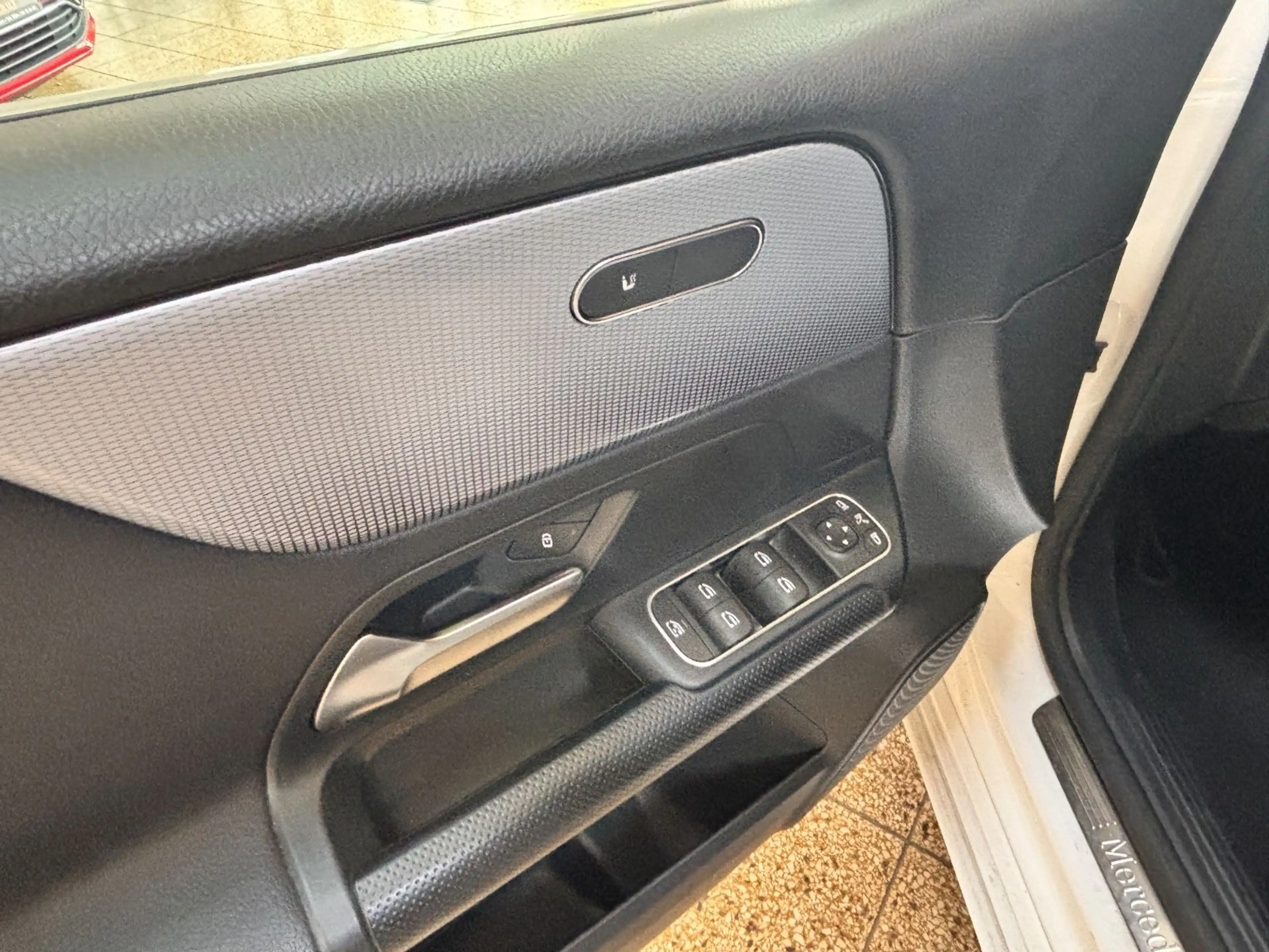 Mercedes-Benz B 180 Aut. — photo 9