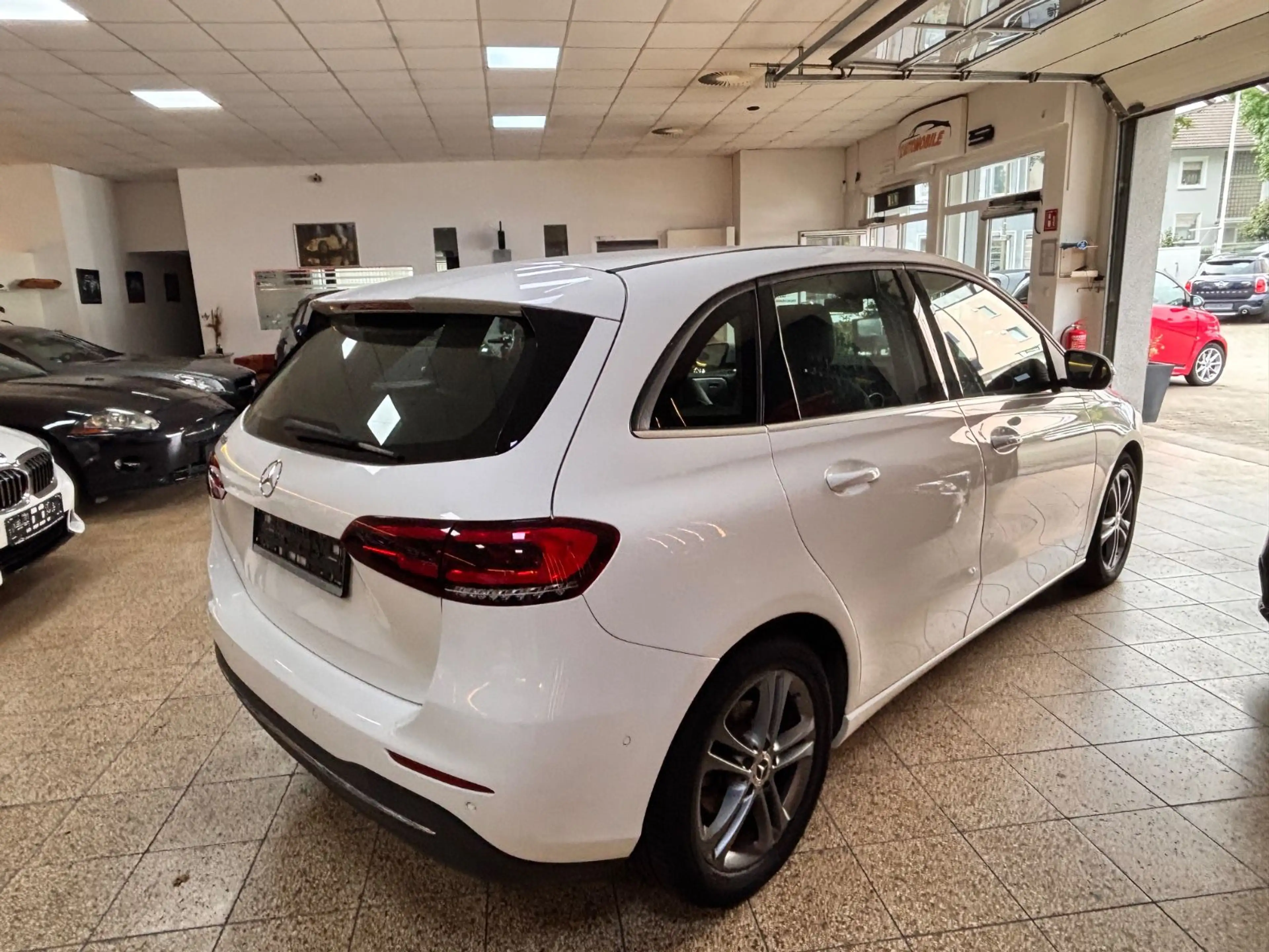 Mercedes-Benz B 180 Aut. — photo 5