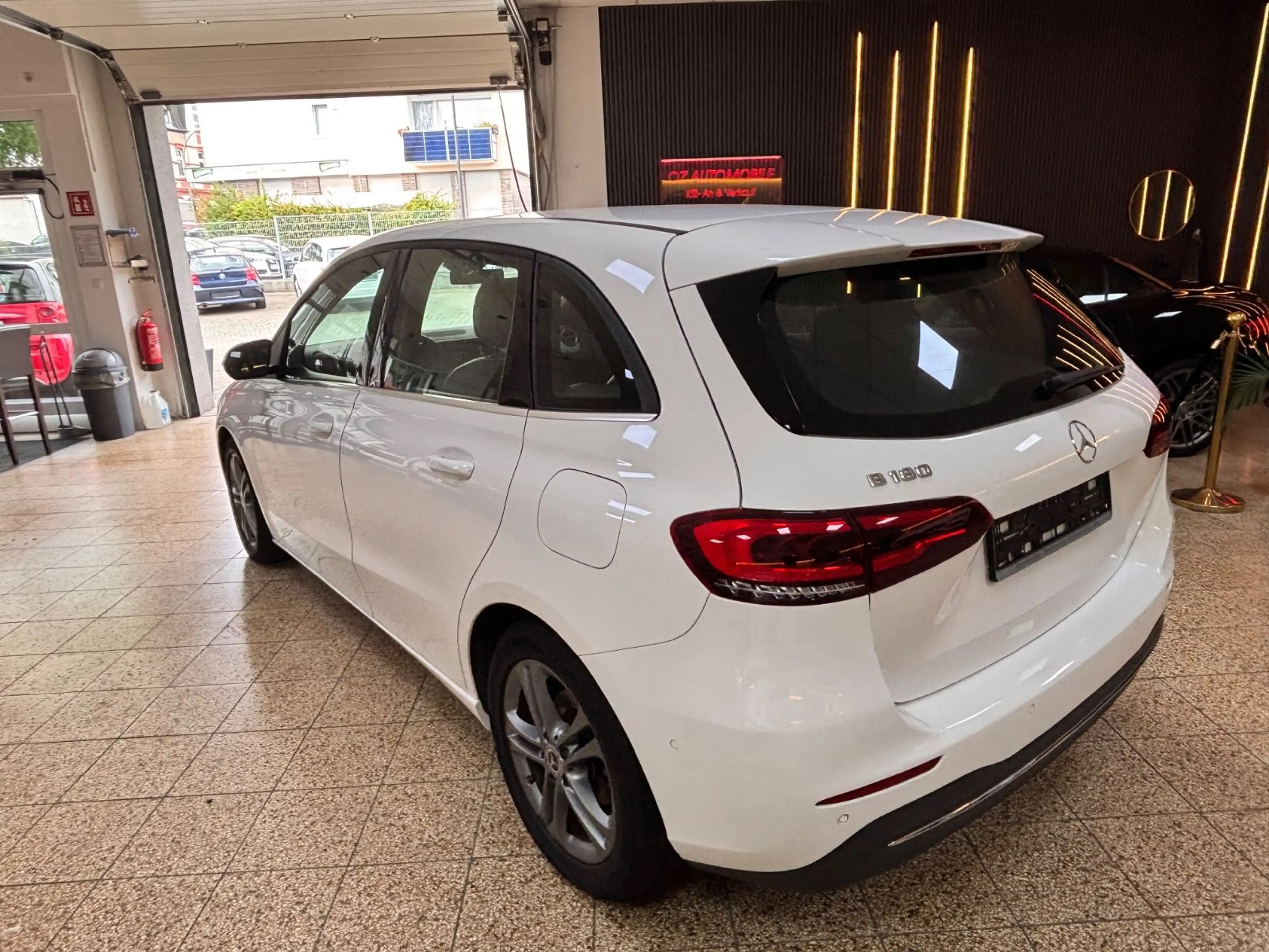 Mercedes-Benz B 180 Aut. — photo 7