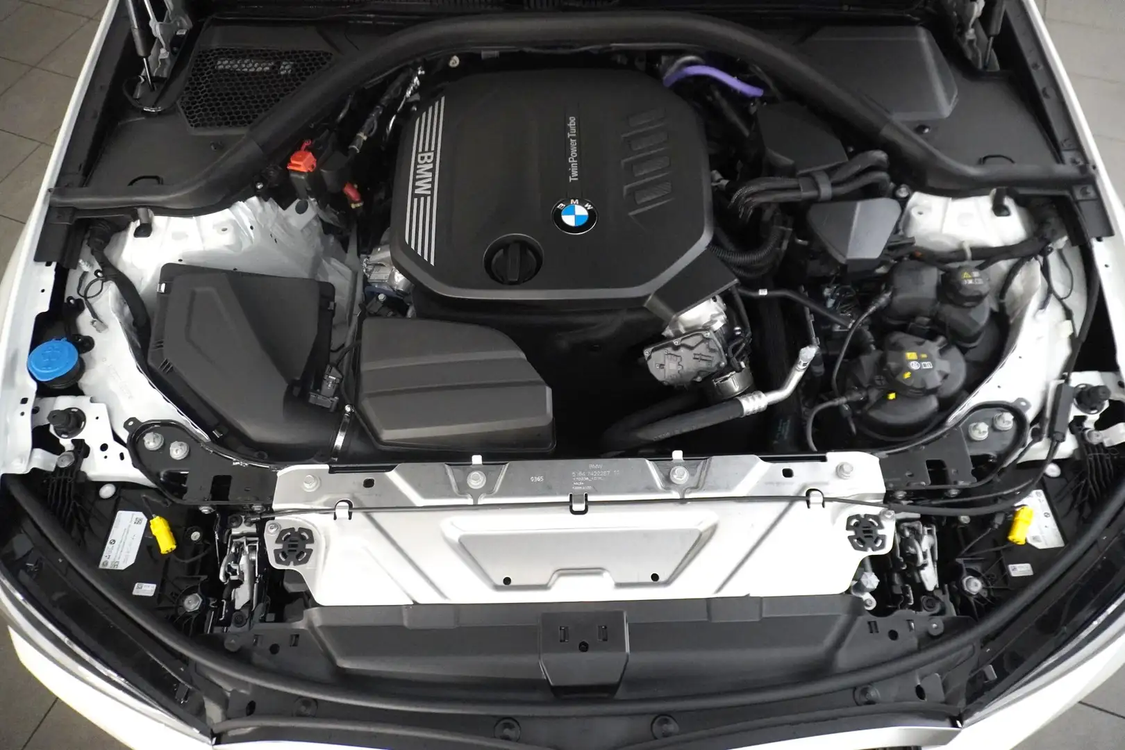 BMW 318 318d Bílá - 2
