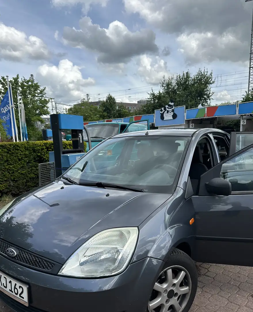 Ford Fiesta 1.3 Ambiente - 2