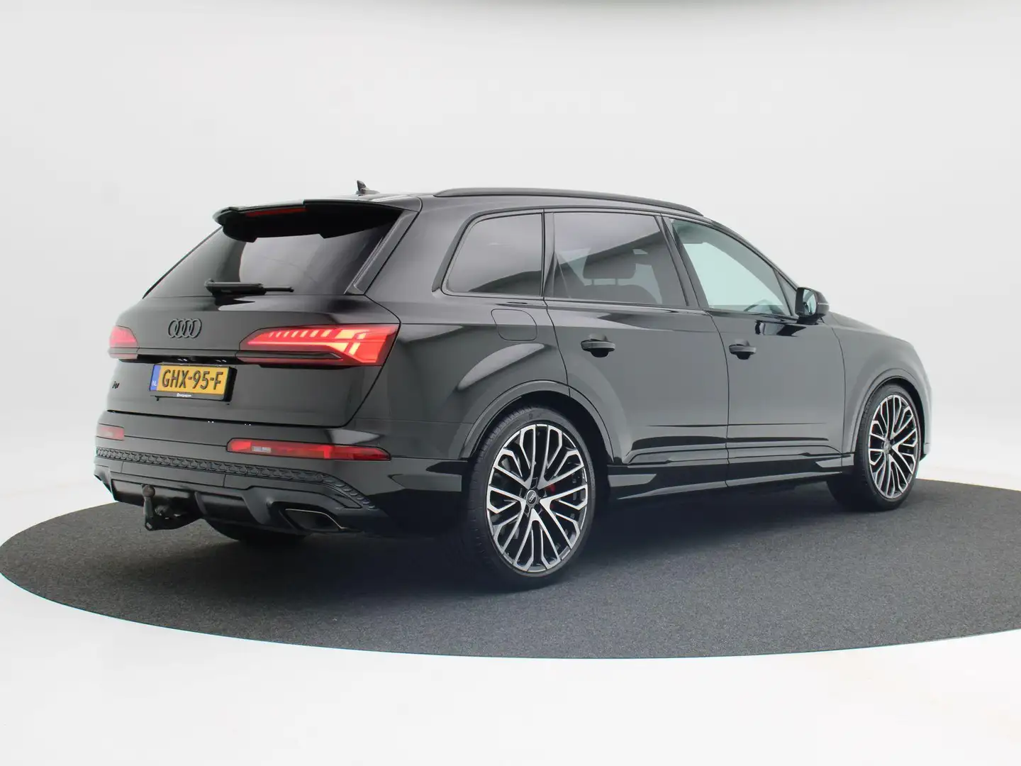 Audi Q7 55 TFSi e 380 Pk quattro S-Line | Trekhaak | Adapt Zwart - 2