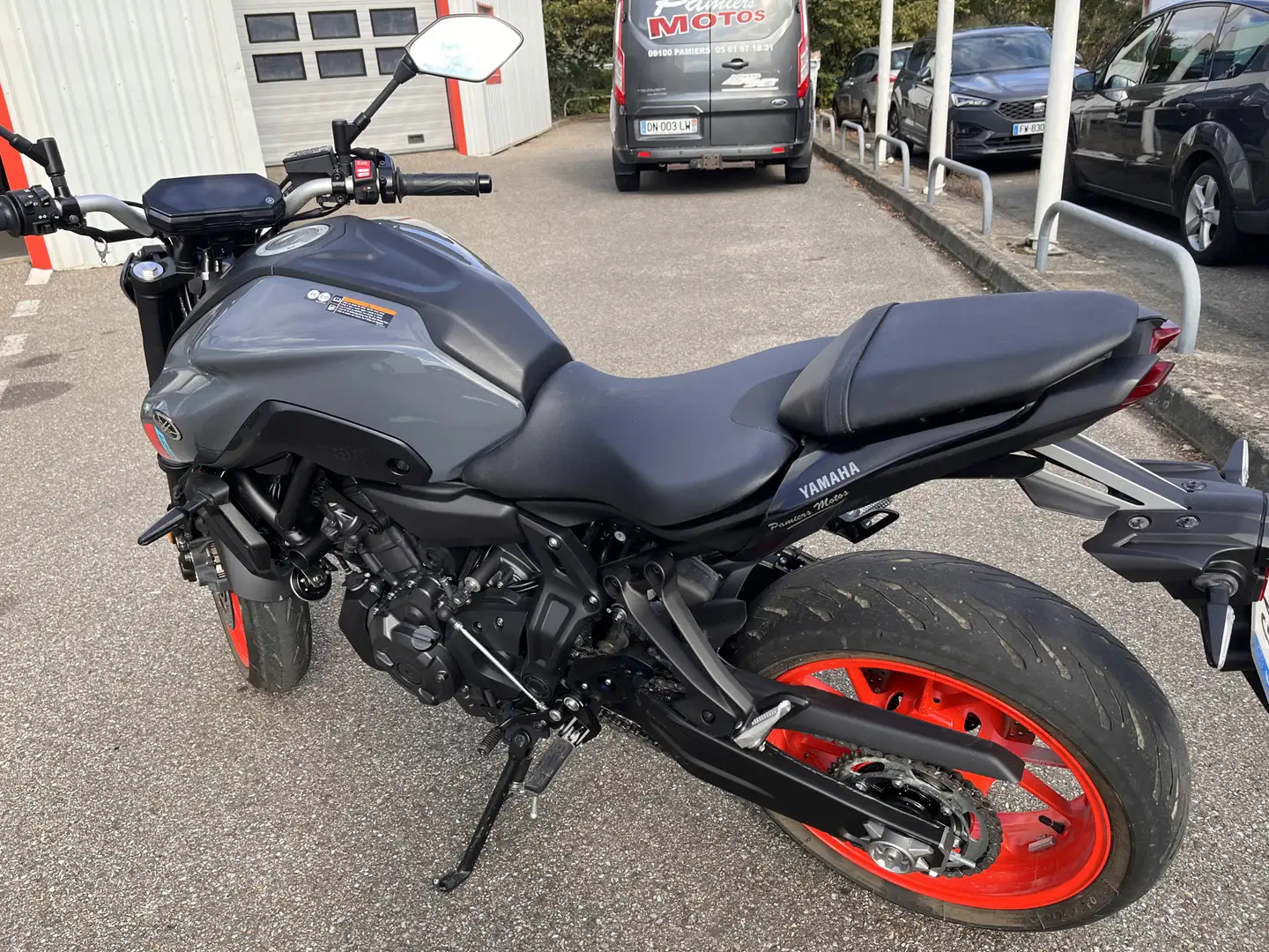 Yamaha MT-07 Grau - 2