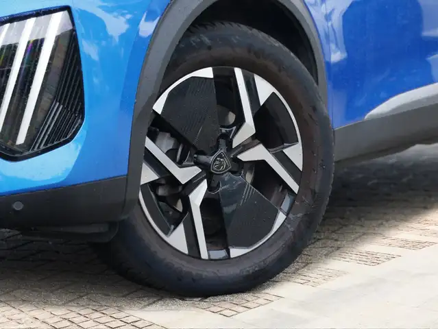 Peugeot 2008 view 5
