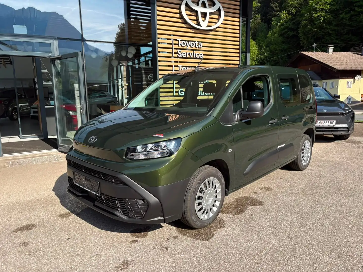 Toyota Proace City Proace City Verso L1 1,5 D4D 102 Shuttle Shuttle Grün - 2