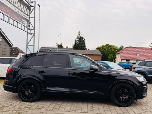 Audi SQ7 view 7