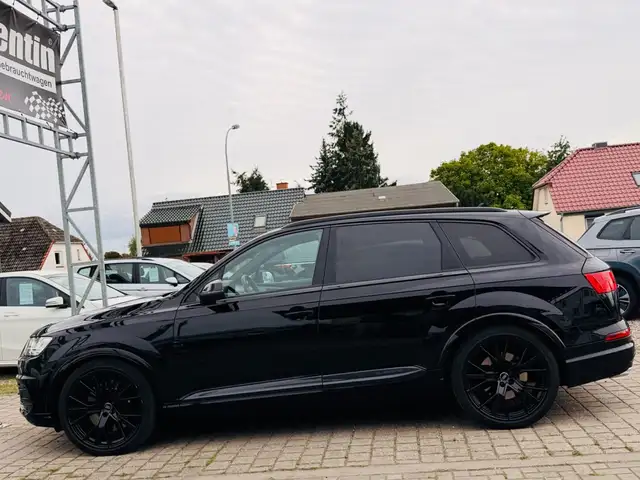 Audi SQ7 view 4