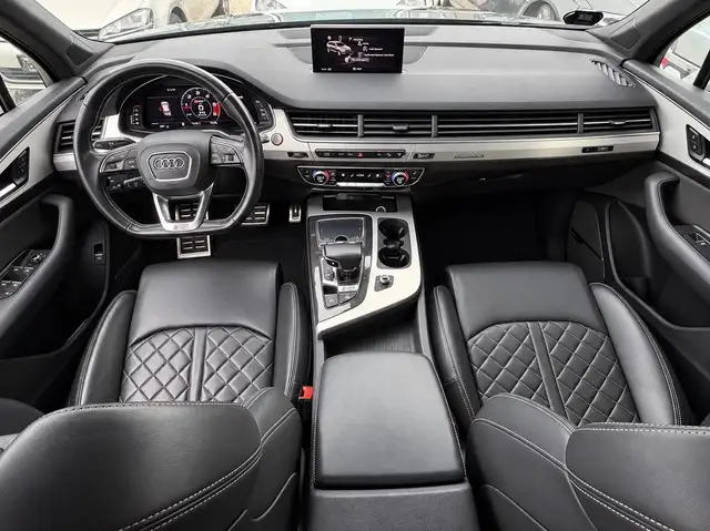 Audi SQ7 view 10