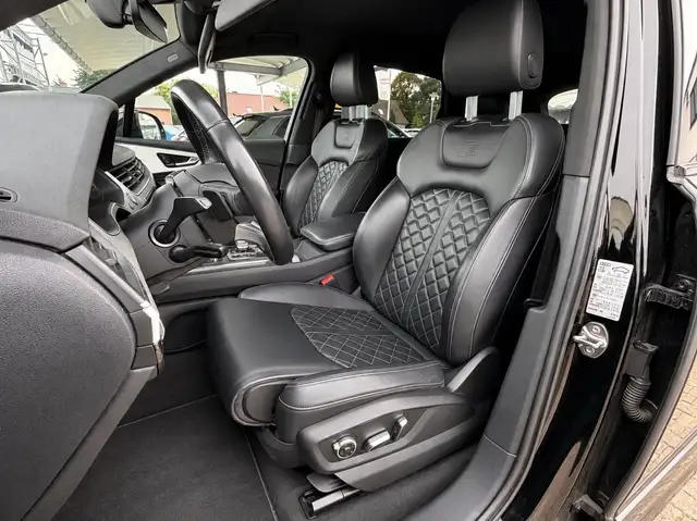 Audi SQ7 view 8