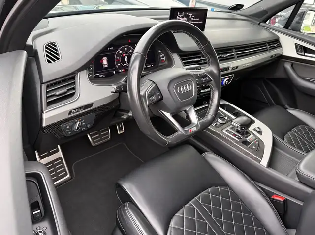 Audi SQ7 view 9
