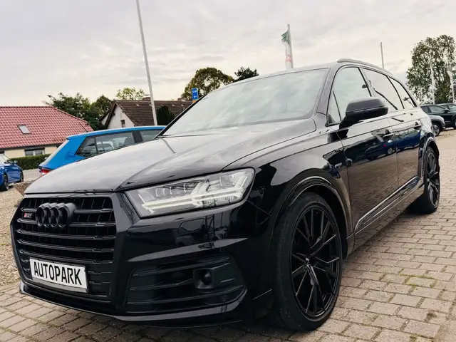 Audi SQ7 view 3