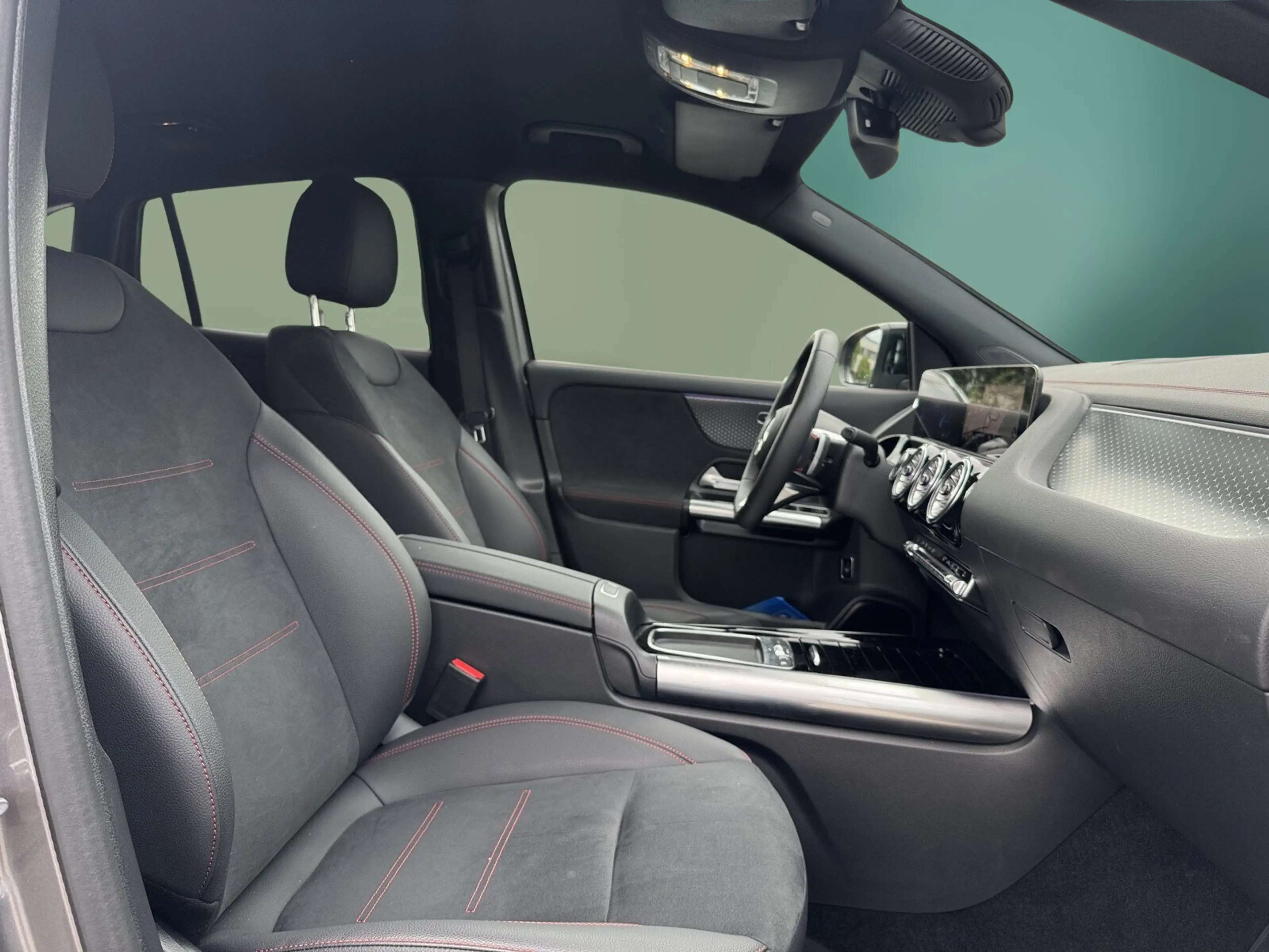 Mercedes-Benz EQA 300 EQA 300 4M AMG*KAMERA*AHK*DISTRONIC*SHZ*LHZ*KEYL — photo 12