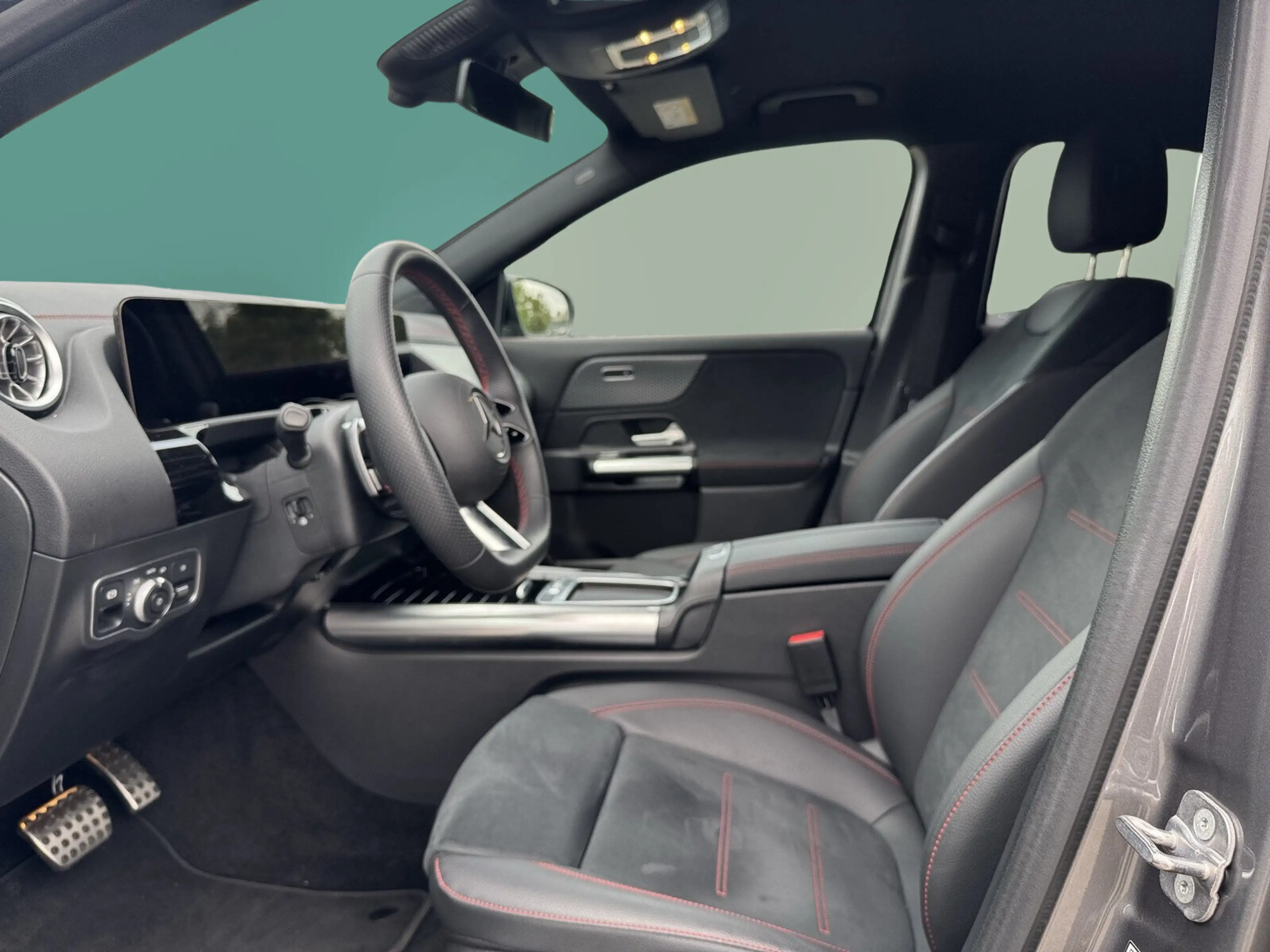 Mercedes-Benz EQA 300 EQA 300 4M AMG*KAMERA*AHK*DISTRONIC*SHZ*LHZ*KEYL — photo 9