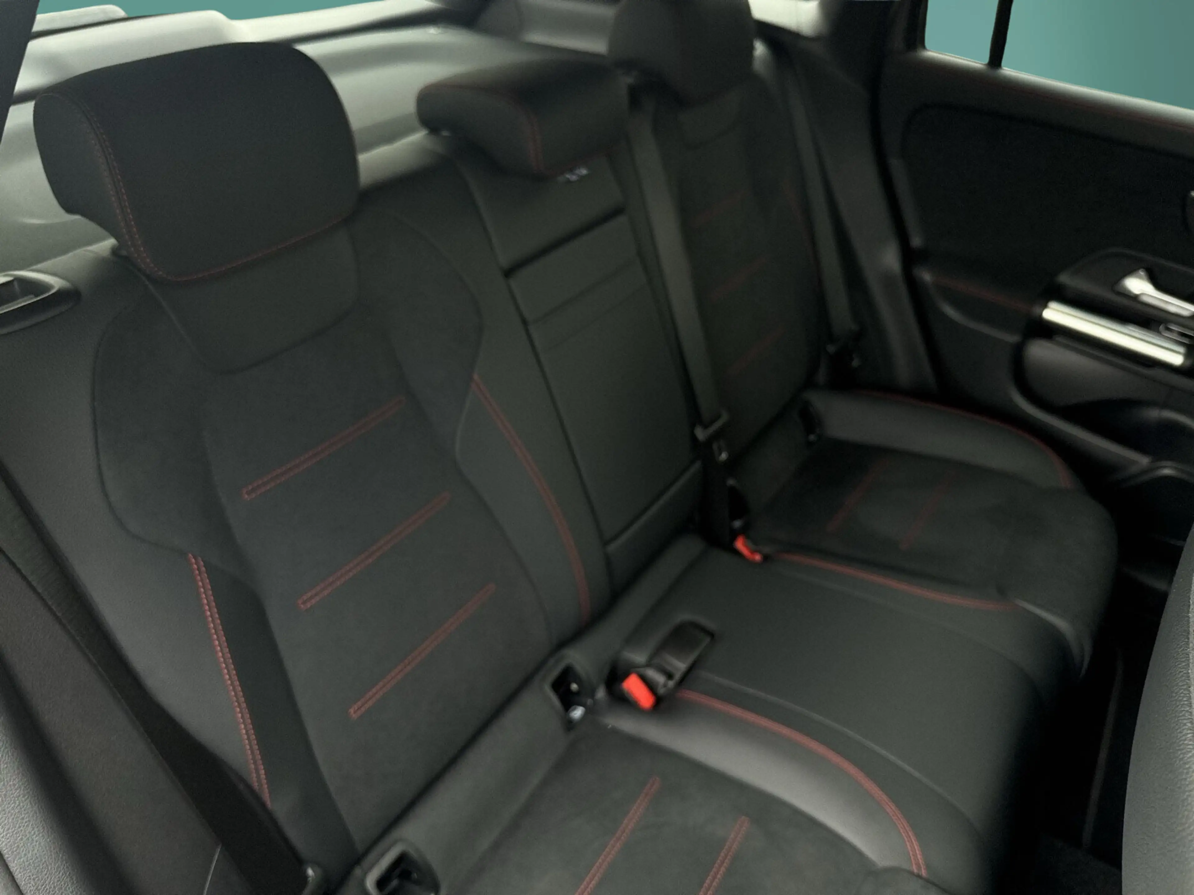 Mercedes-Benz EQA 300 EQA 300 4M AMG*KAMERA*AHK*DISTRONIC*SHZ*LHZ*KEYL — photo 13