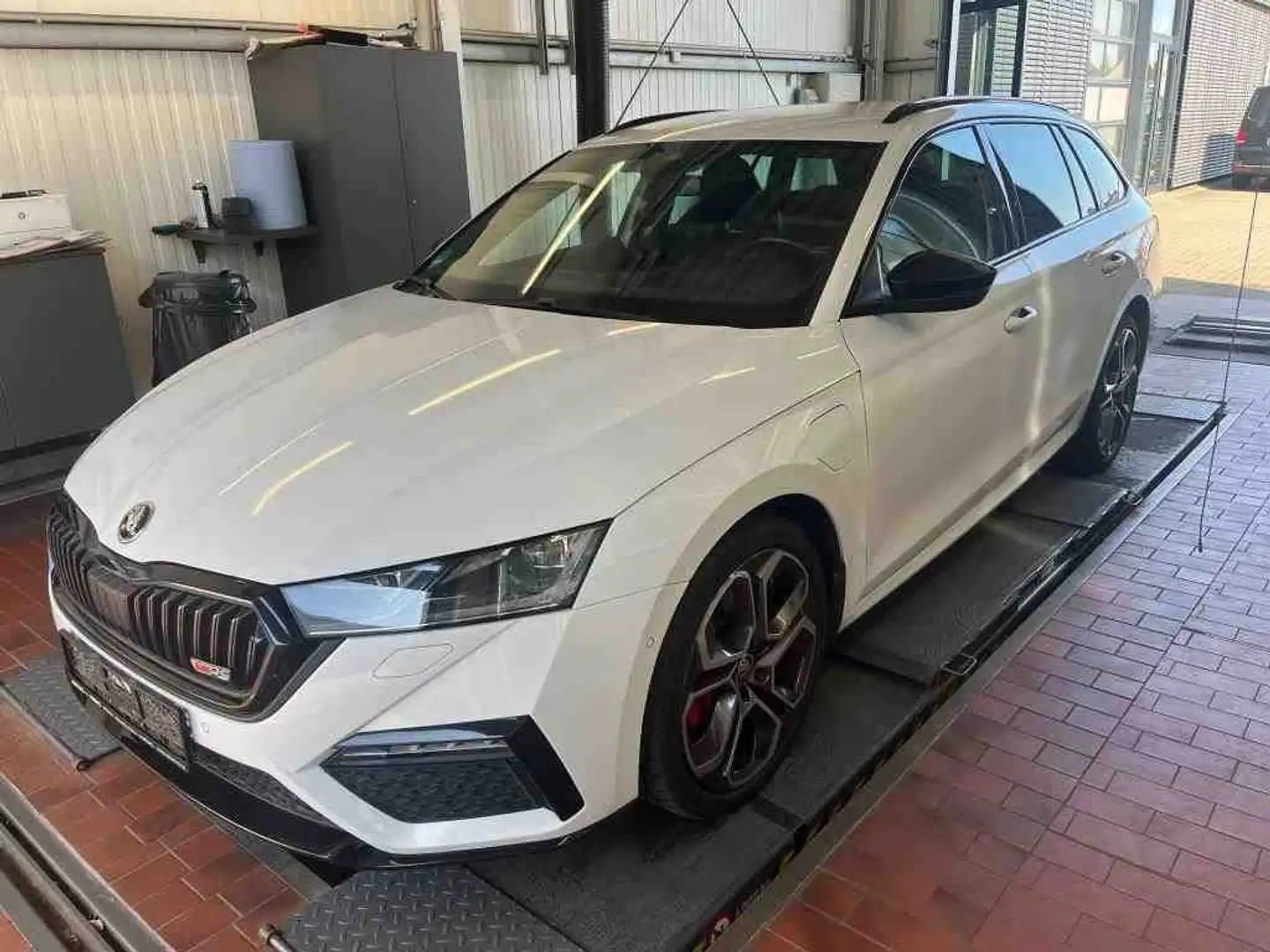 Skoda Octavia Combi 1.4 TSI iV RS *MATRIX*HEAD-UP*STANDH* Weiß - 2