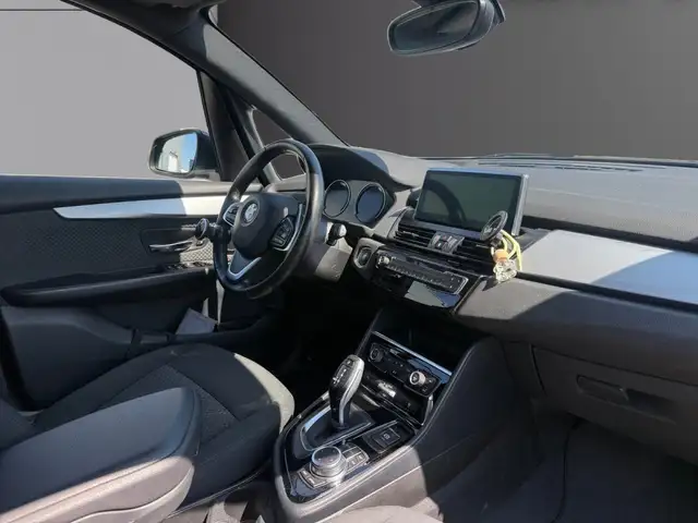BMW 2 Series view 9