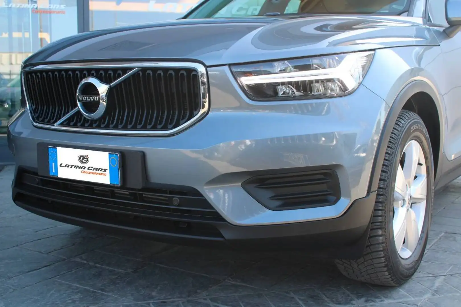 Volvo XC40 2.0 d3 Business AUTOMATICA con Navigatore Argento - 2