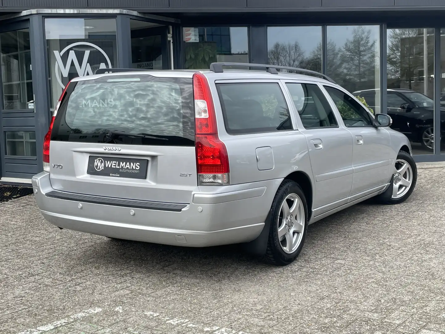 Volvo V70 2.5T Momentum Youngtimer l Leder l Xenon Grau - 2