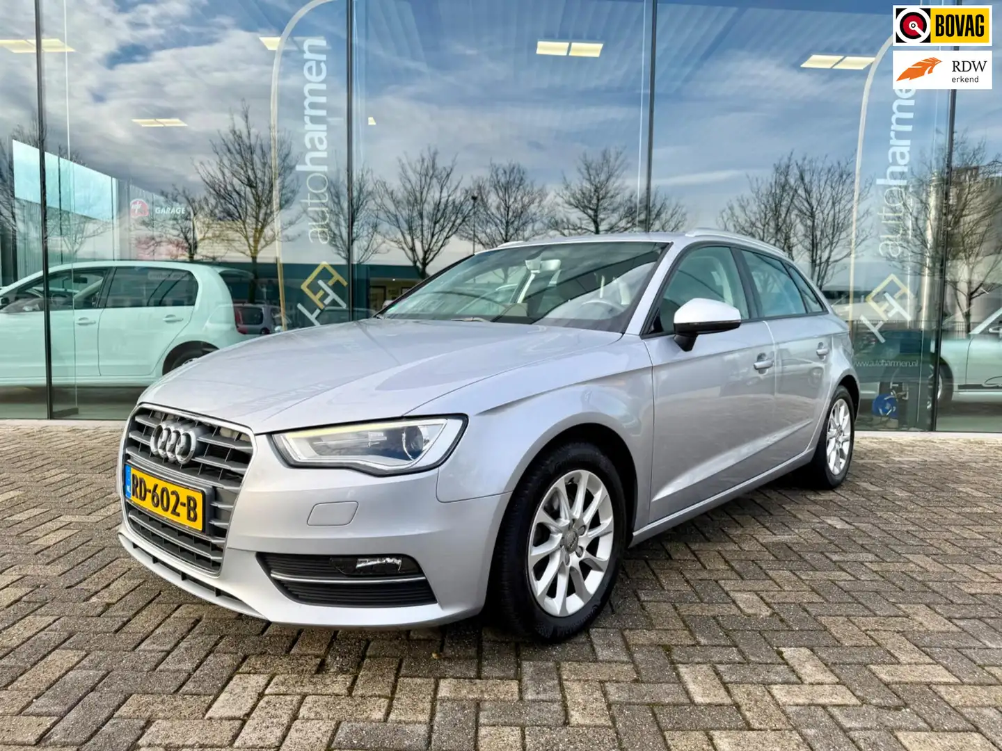 Audi A3 Sportback 1.4 TFSI Ambition Pro Line, D&M premium Grau - 1