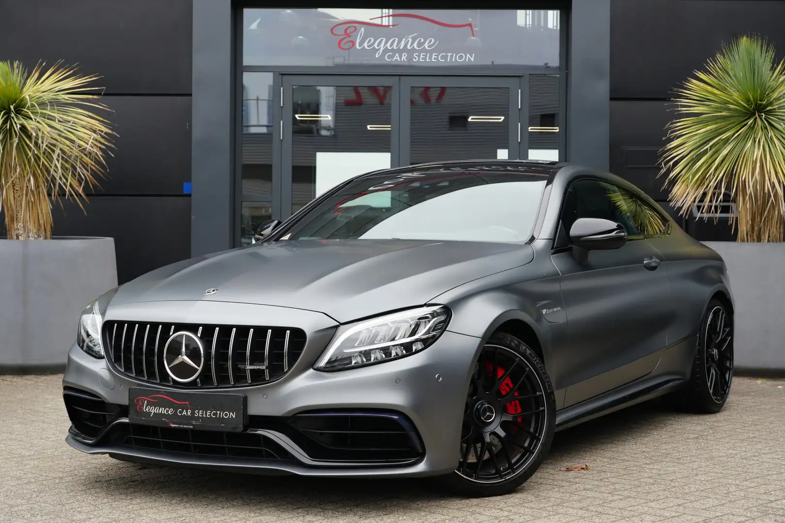 Mercedes-Benz C 63 AMG Coupé S 510pk Panoramadak/Burmester/Akrapovič Grijs - 1