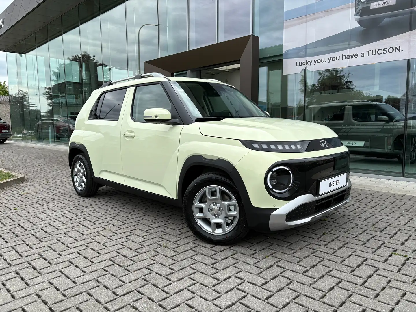 Hyundai Inster 49kWh URBAN Amarillo - 1