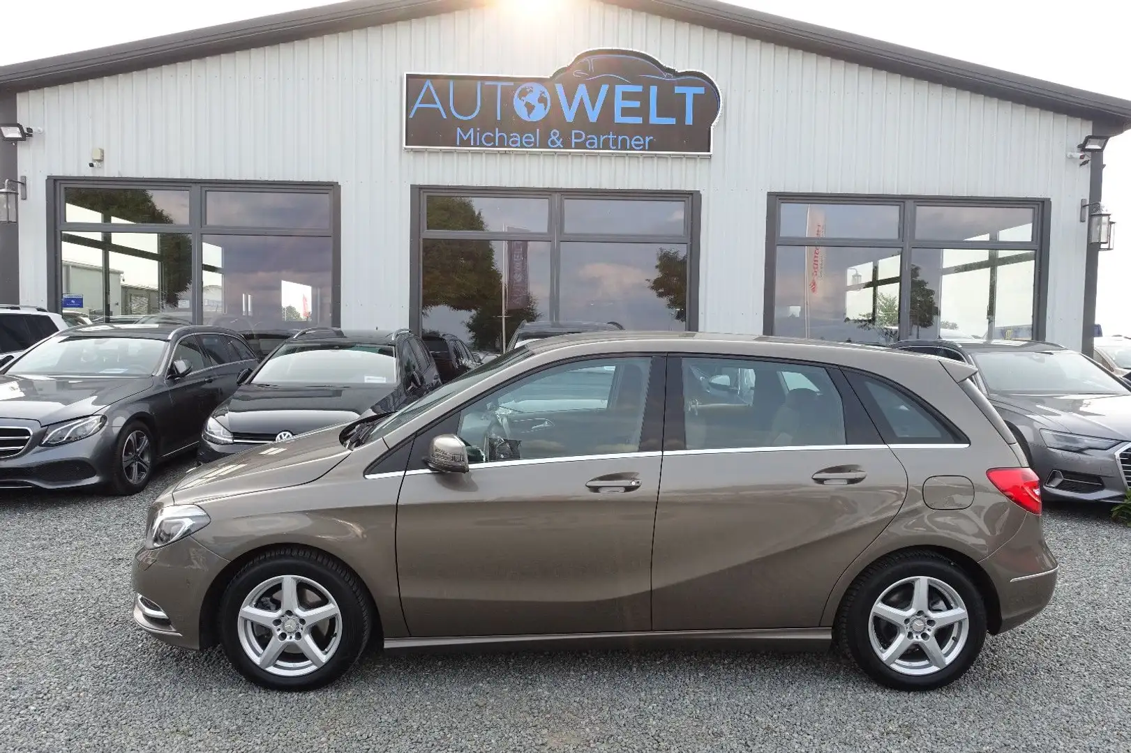 Mercedes-Benz B 200 CDI Aut.XEN NAV KAM LEDER AHK 67Tkm TÜVNeu Braun - 1