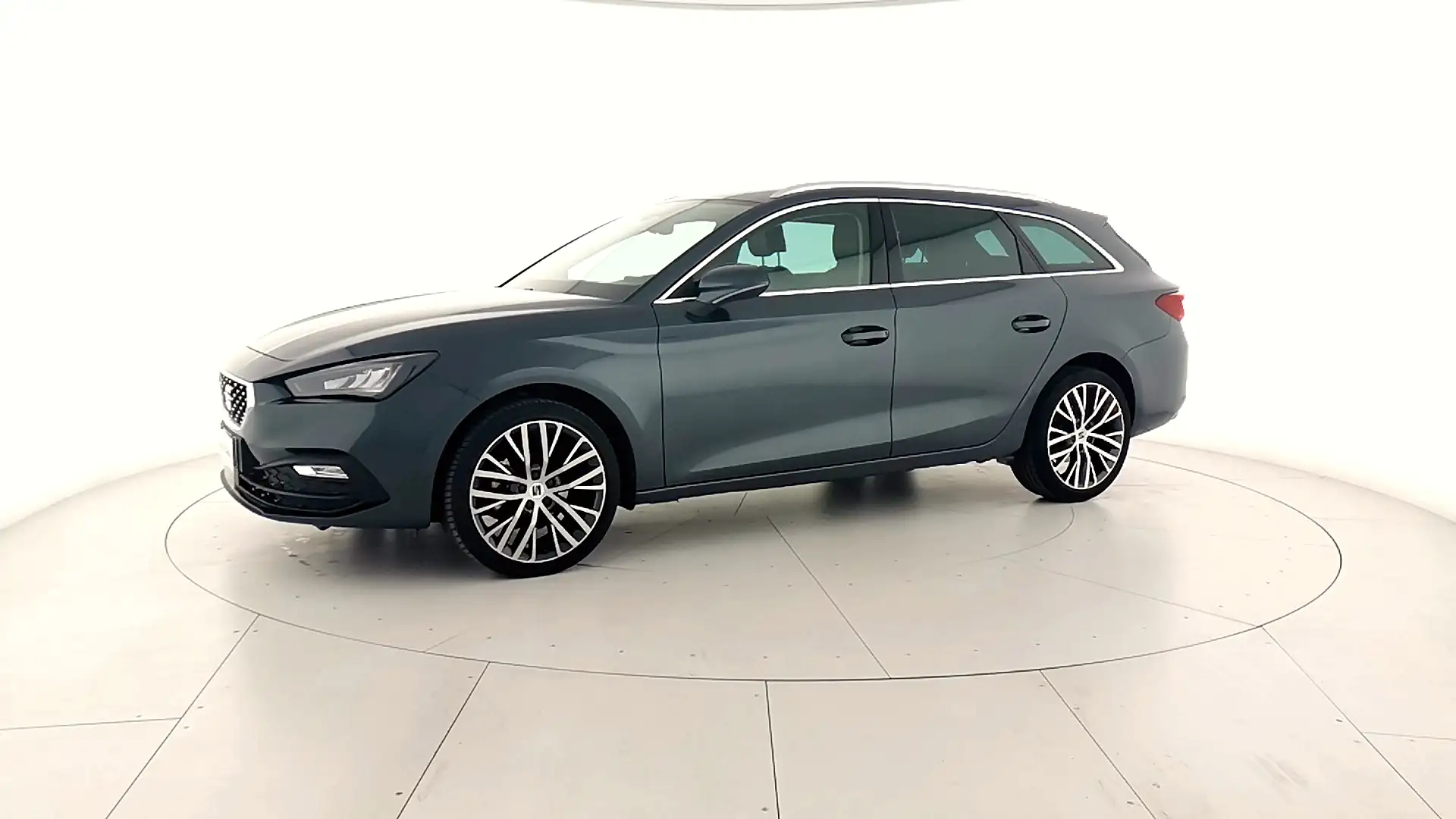 SEAT Leon IV 2020 Sportstourer - Leon Sportstourer 1.5 etsi Grau - 2