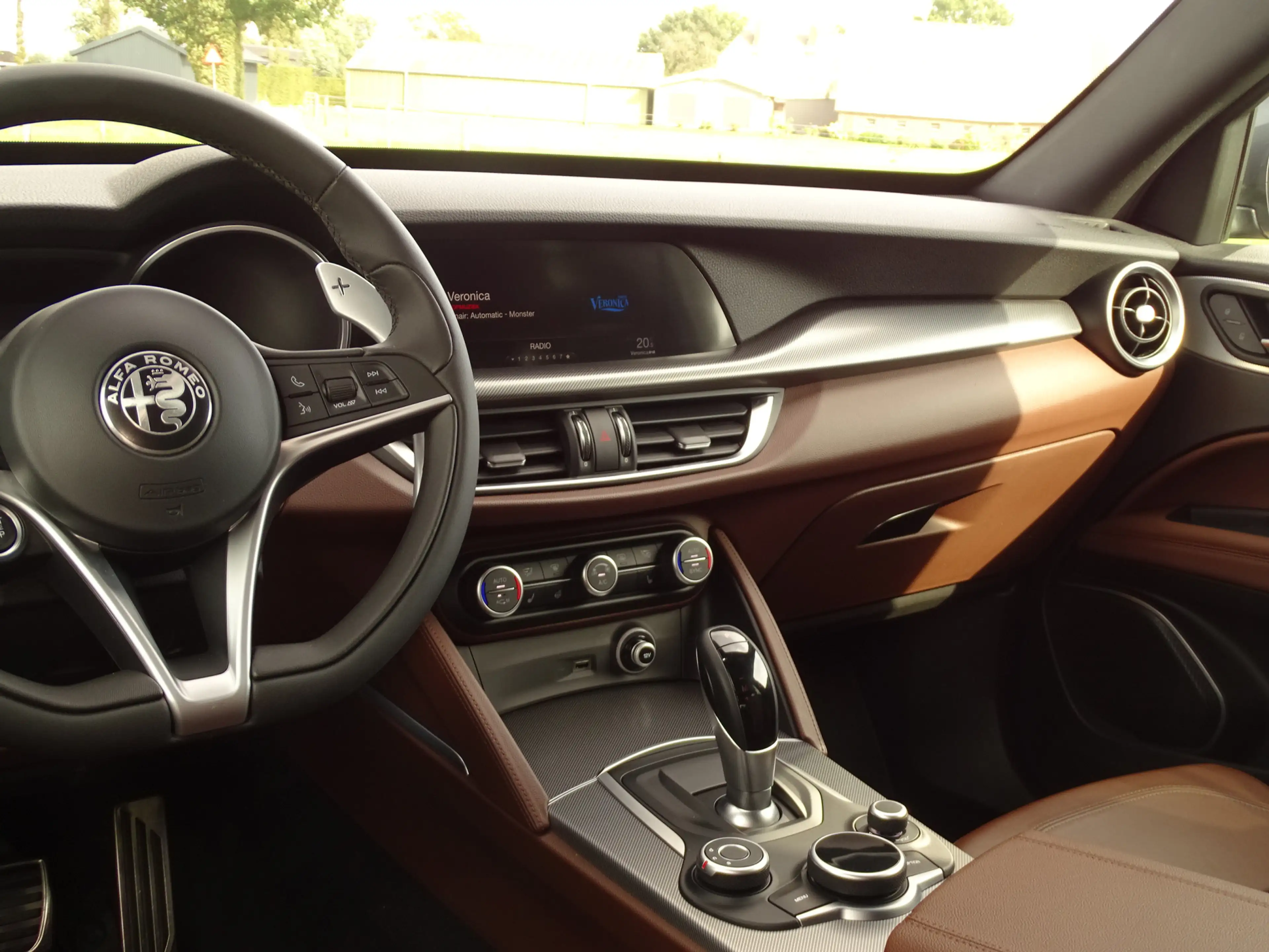 Alfa Romeo Stelvio 2.0 T AWD Velocest. | Carplay!! | Flippers | All-B — photo 14