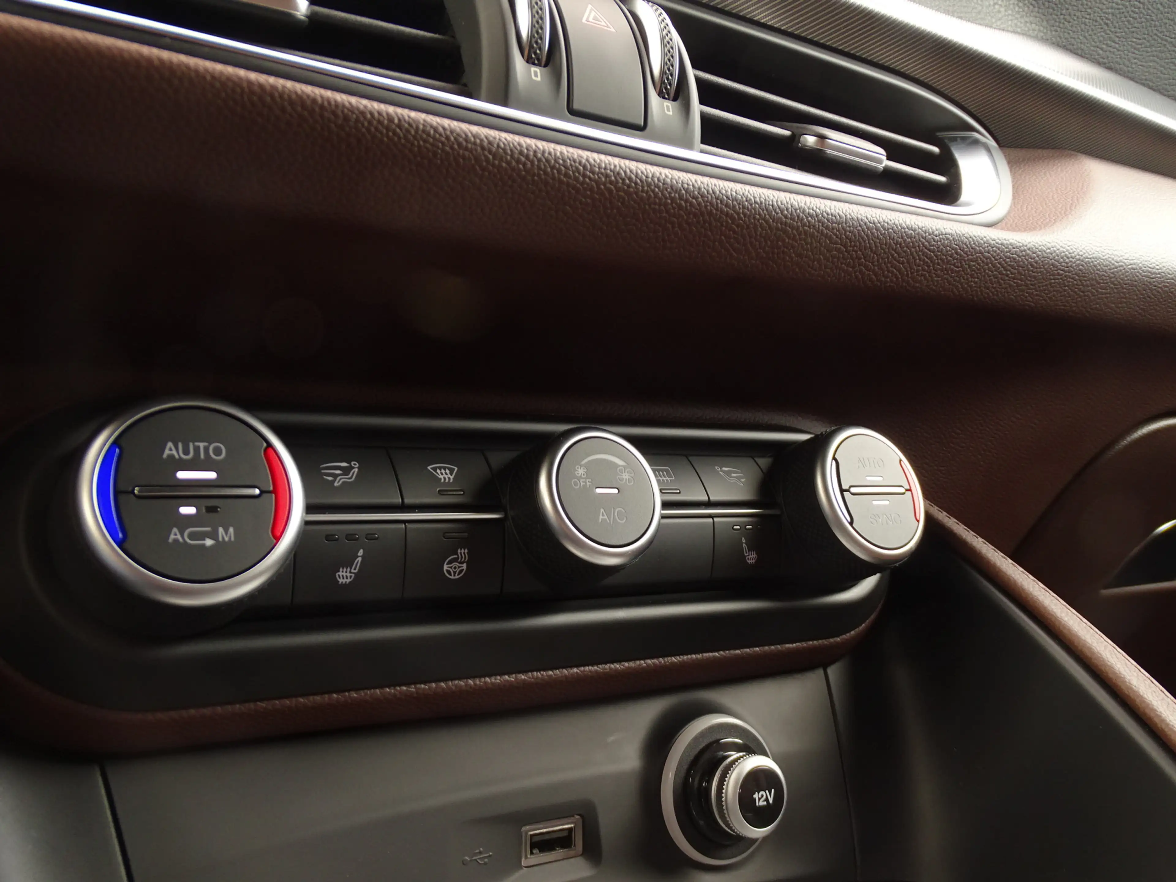 Alfa Romeo Stelvio 2.0 T AWD Velocest. | Carplay!! | Flippers | All-B — photo 20