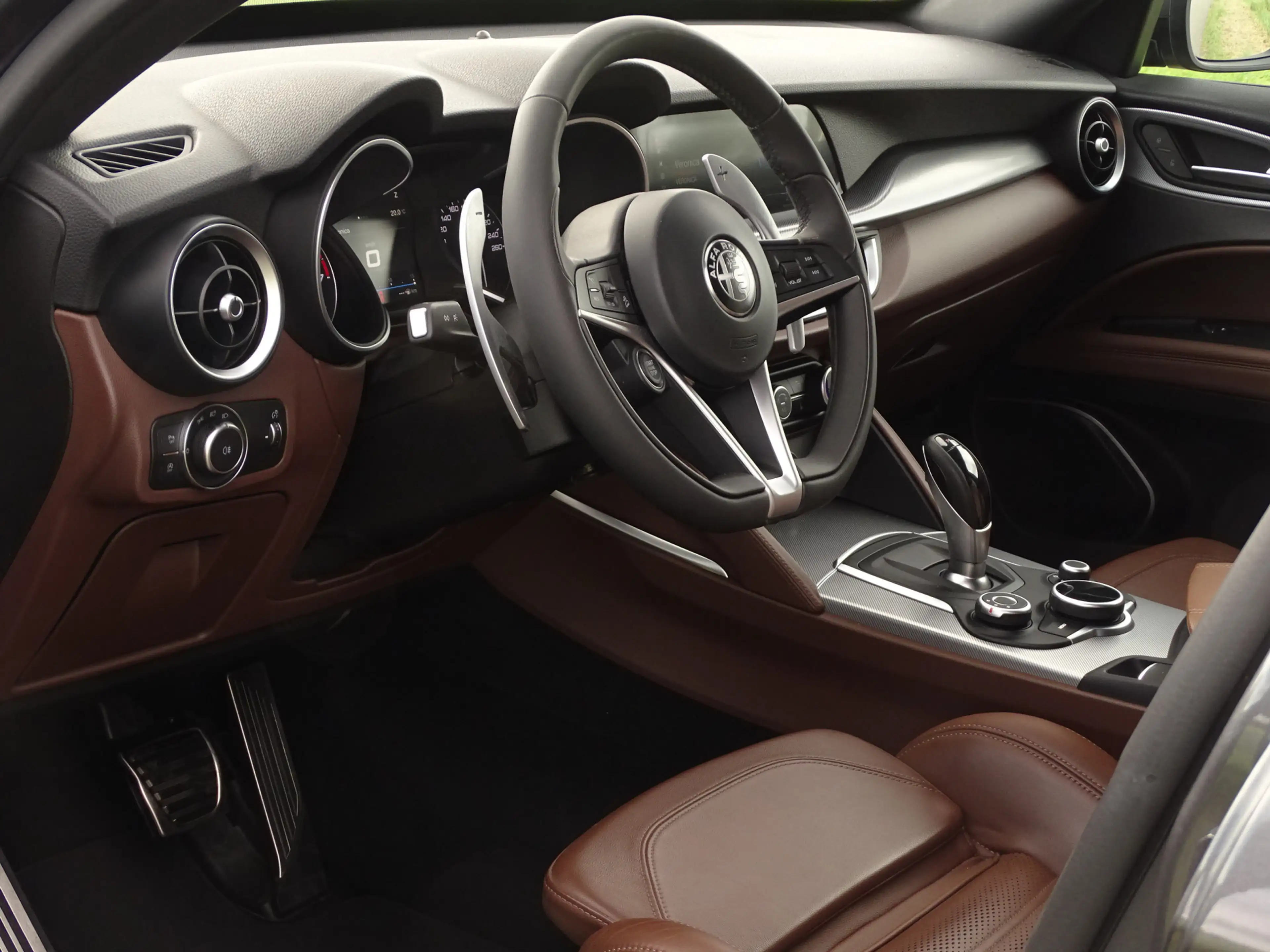 Alfa Romeo Stelvio 2.0 T AWD Velocest. | Carplay!! | Flippers | All-B — photo 8