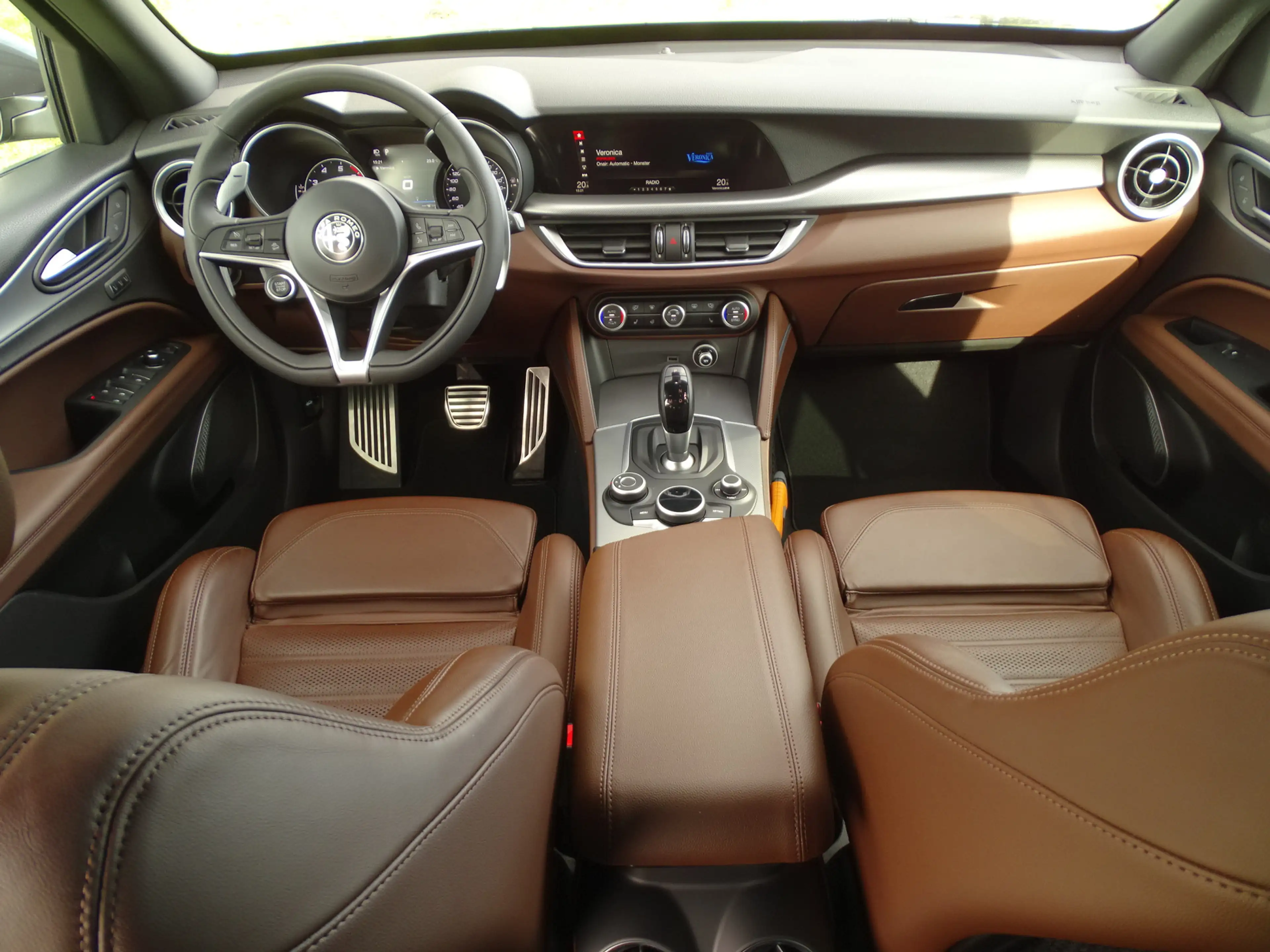 Alfa Romeo Stelvio 2.0 T AWD Velocest. | Carplay!! | Flippers | All-B — photo 9