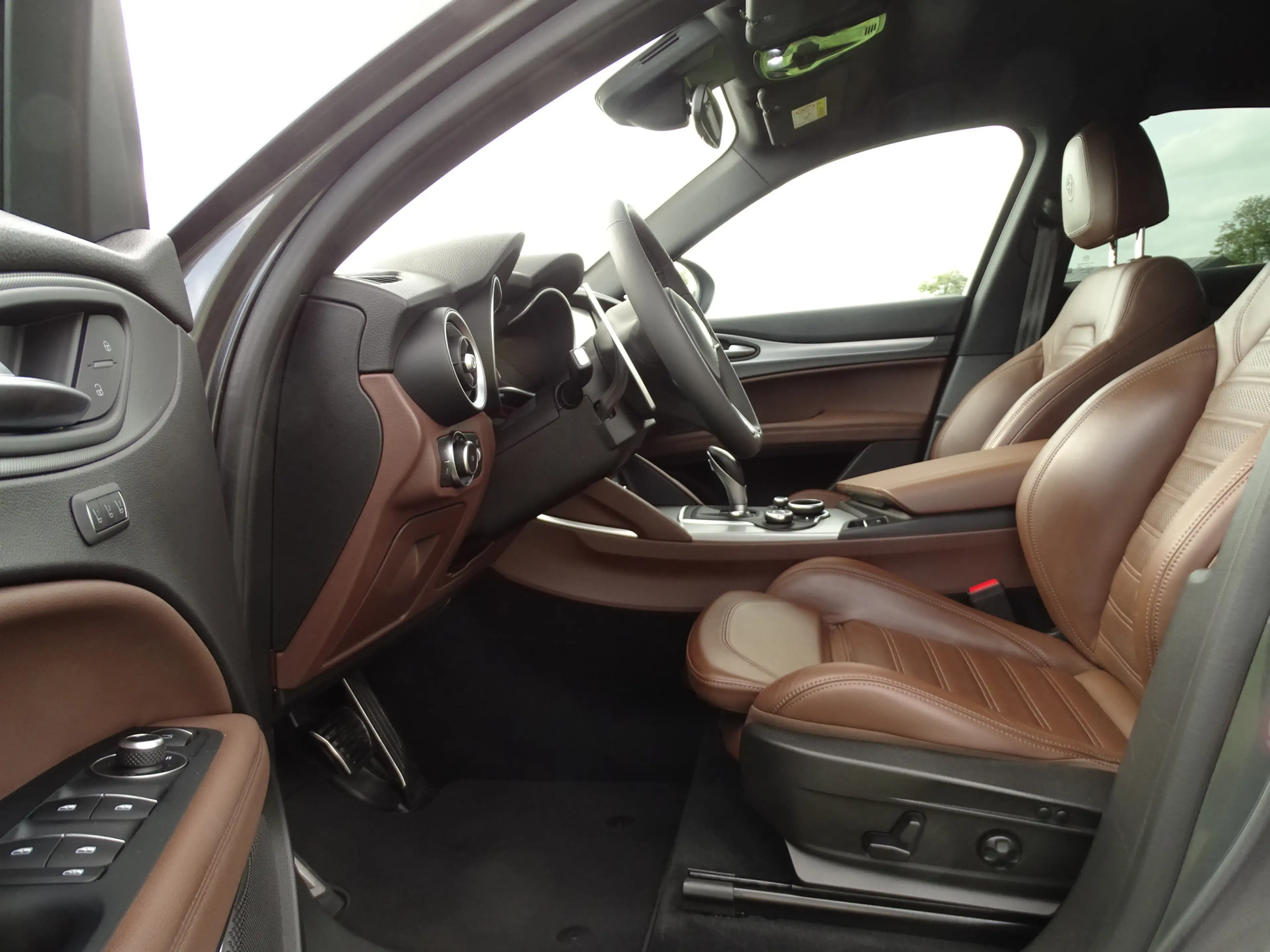 Alfa Romeo Stelvio 2.0 T AWD Velocest. | Carplay!! | Flippers | All-B — photo 7