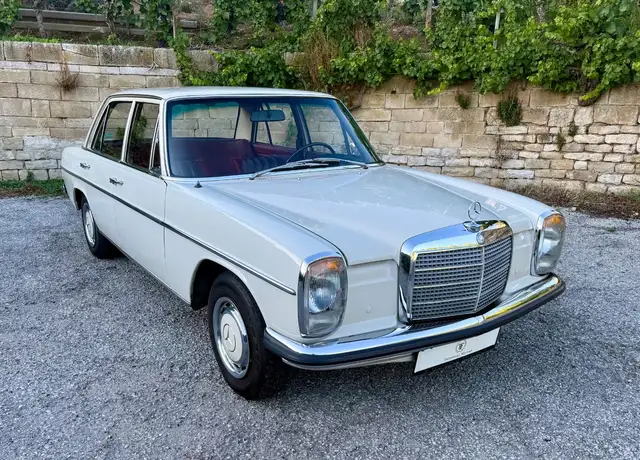 Mercedes-Benz 220 /8 W115, orig.Scheckheft, Vergaser überholt!
