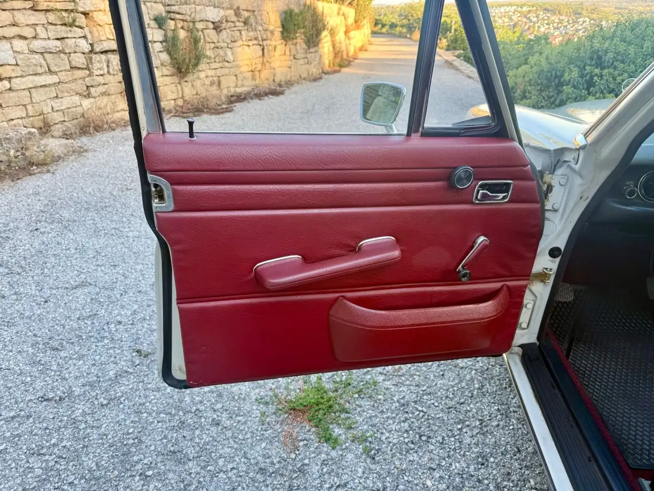 Mercedes-Benz 220 /8 W115, orig.Scheckheft, Vergaser überholt!, foto 12