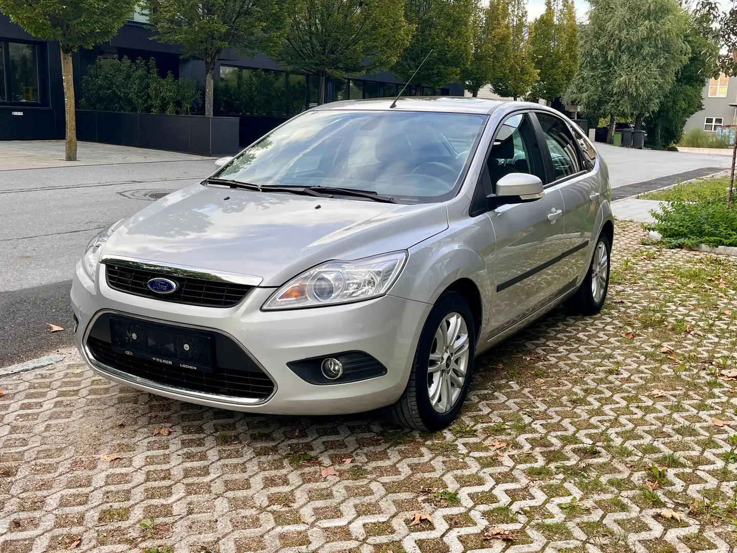 Ford Focus Ghia 1.6 Benzeiner Automatik 1 Besitzer neues Pickerl Silber - 1