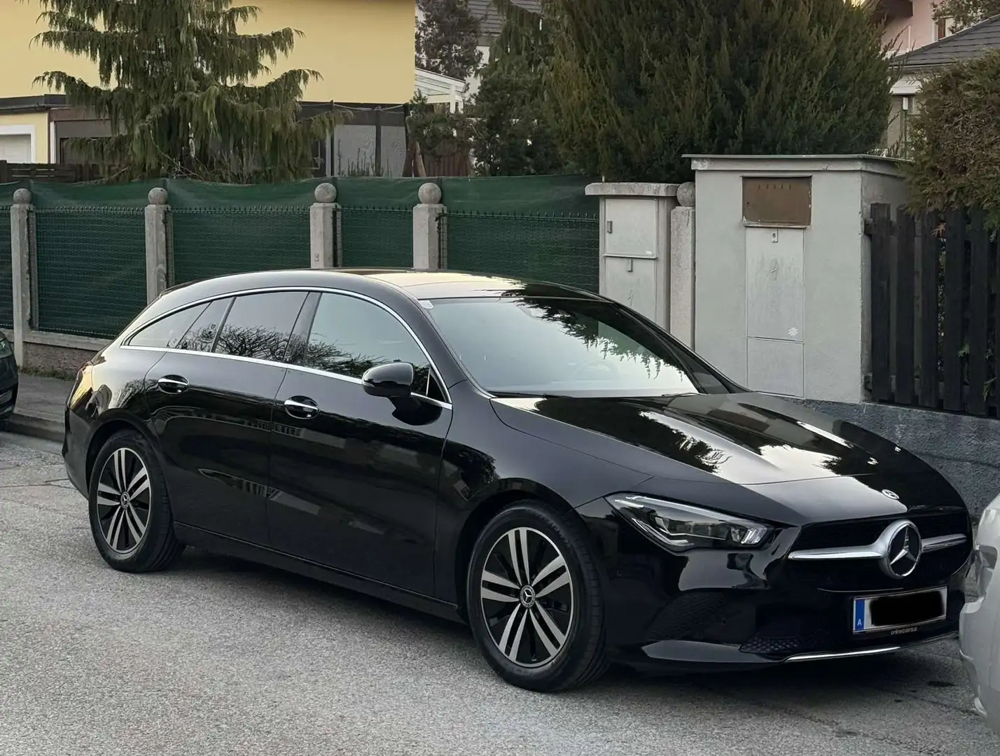 Mercedes-Benz CLA 200 Shooting Brake Aut. Progressive Schwarz - 1