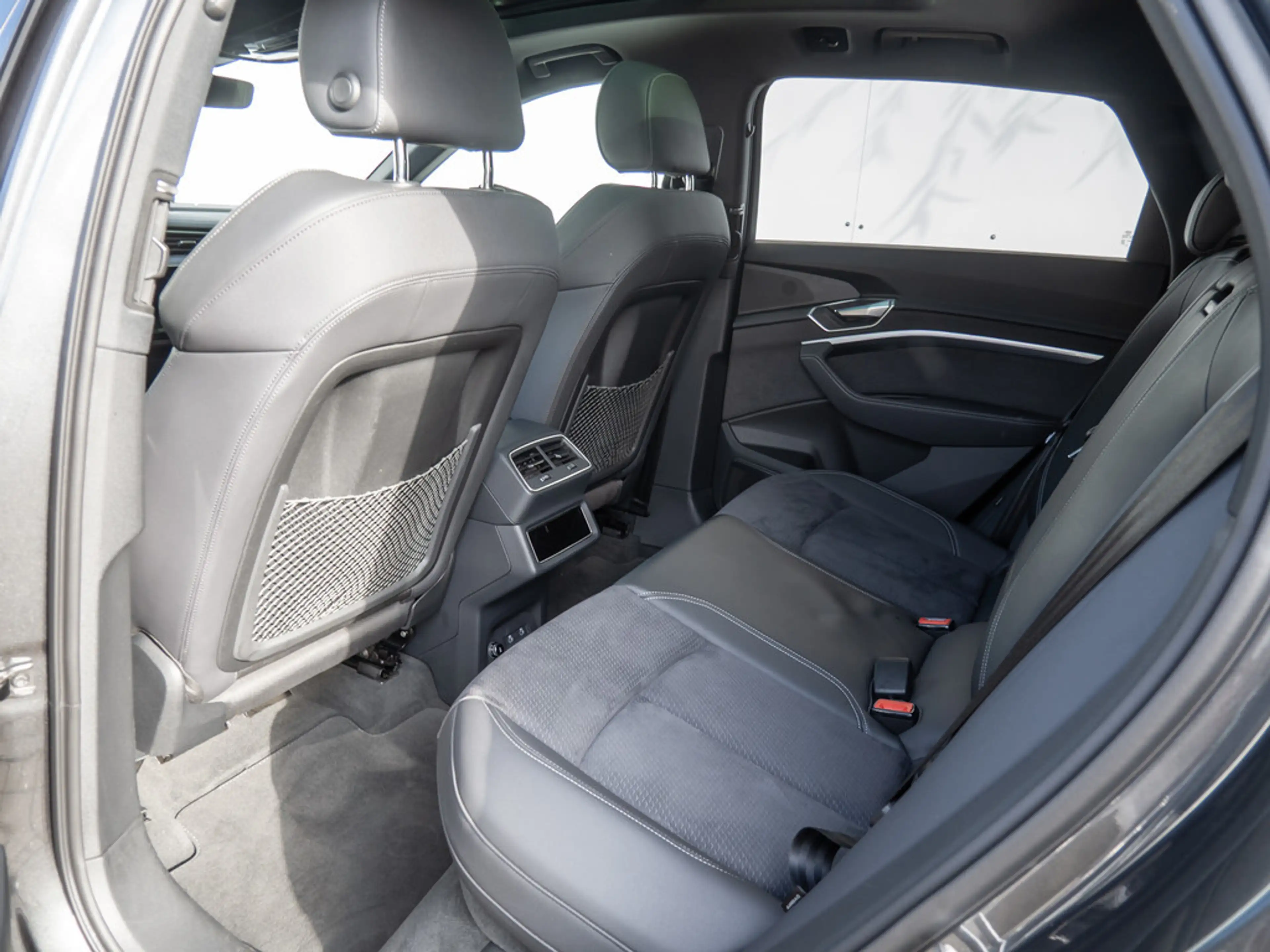Audi Q8 e-tron S line 55 quattro MATRIX PANO ACC B — photo 4