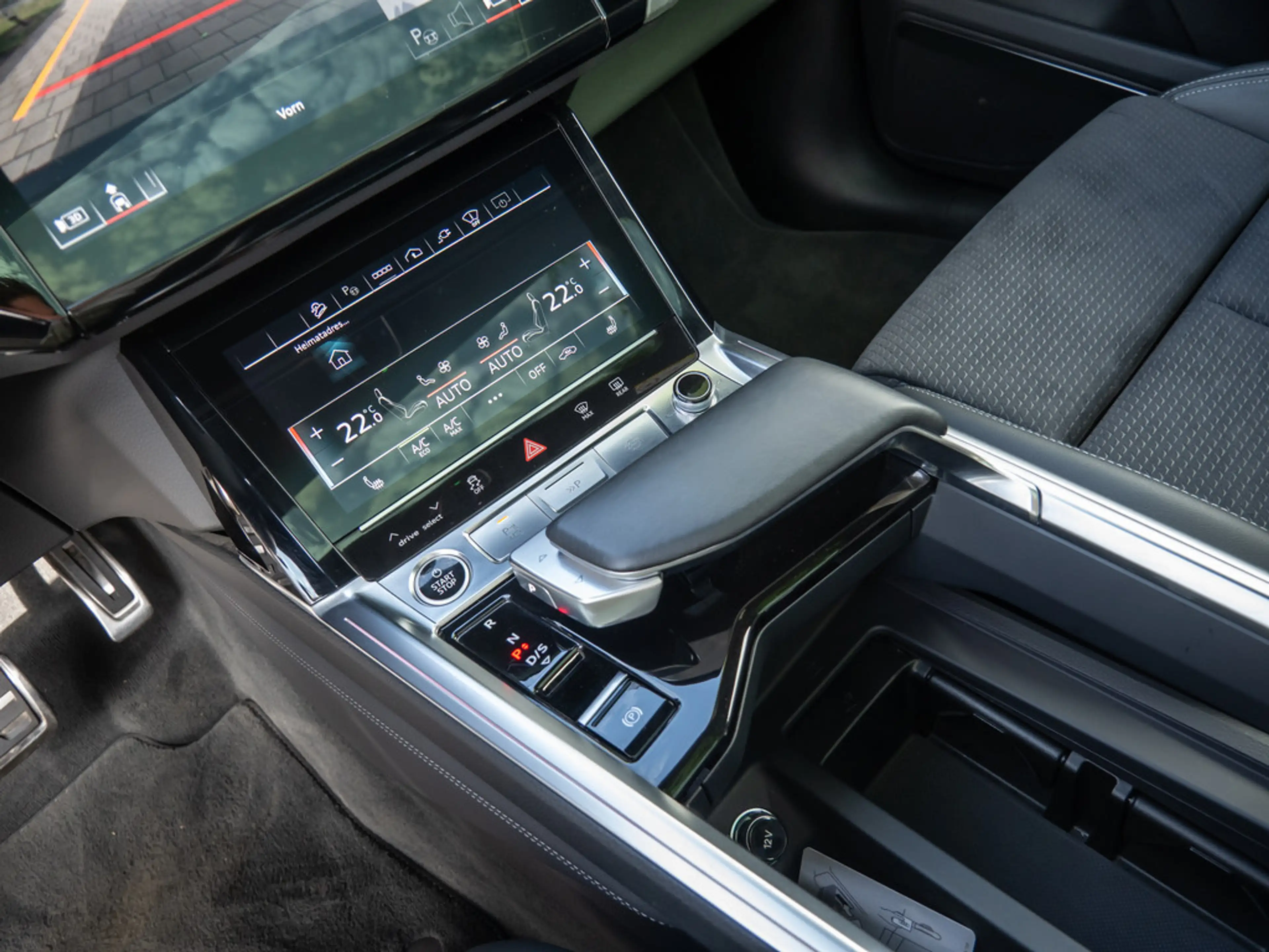 Audi Q8 e-tron S line 55 quattro MATRIX PANO ACC B — photo 14