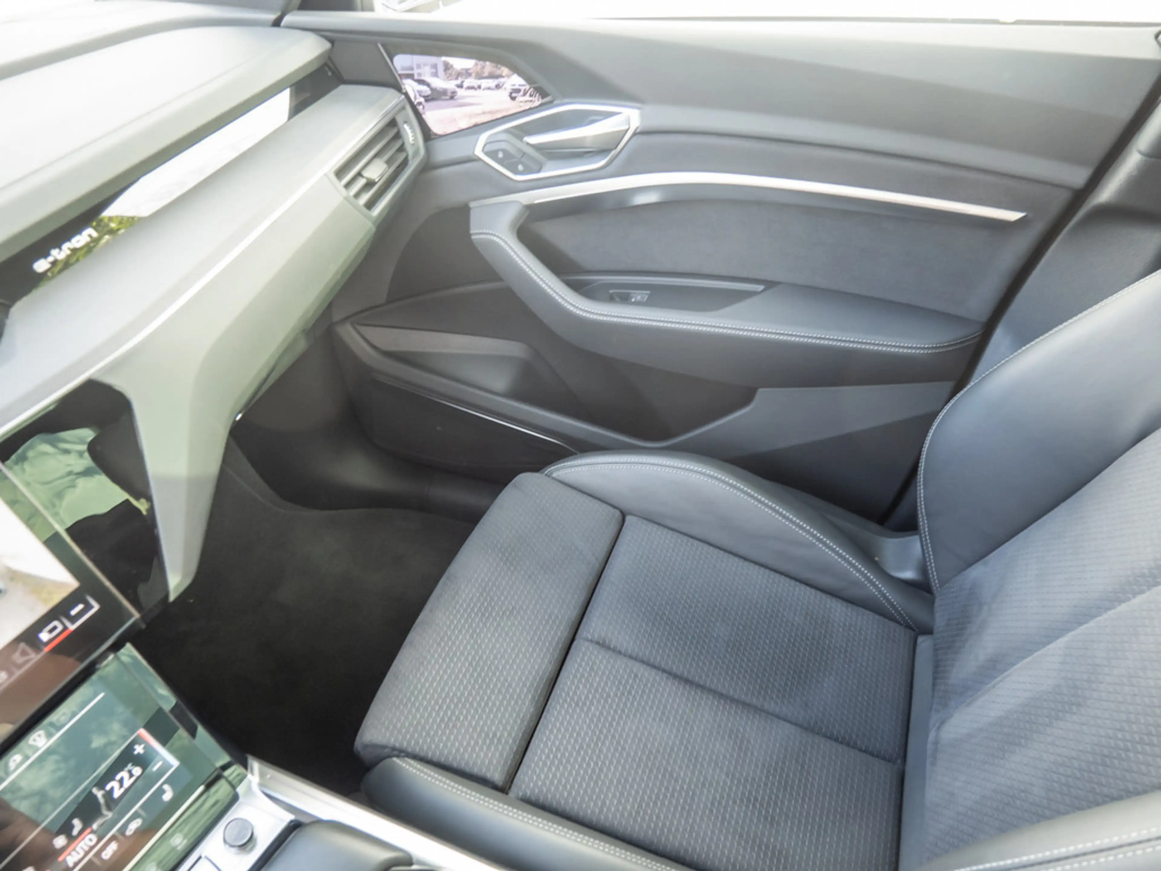 Audi Q8 e-tron S line 55 quattro MATRIX PANO ACC B — photo 15